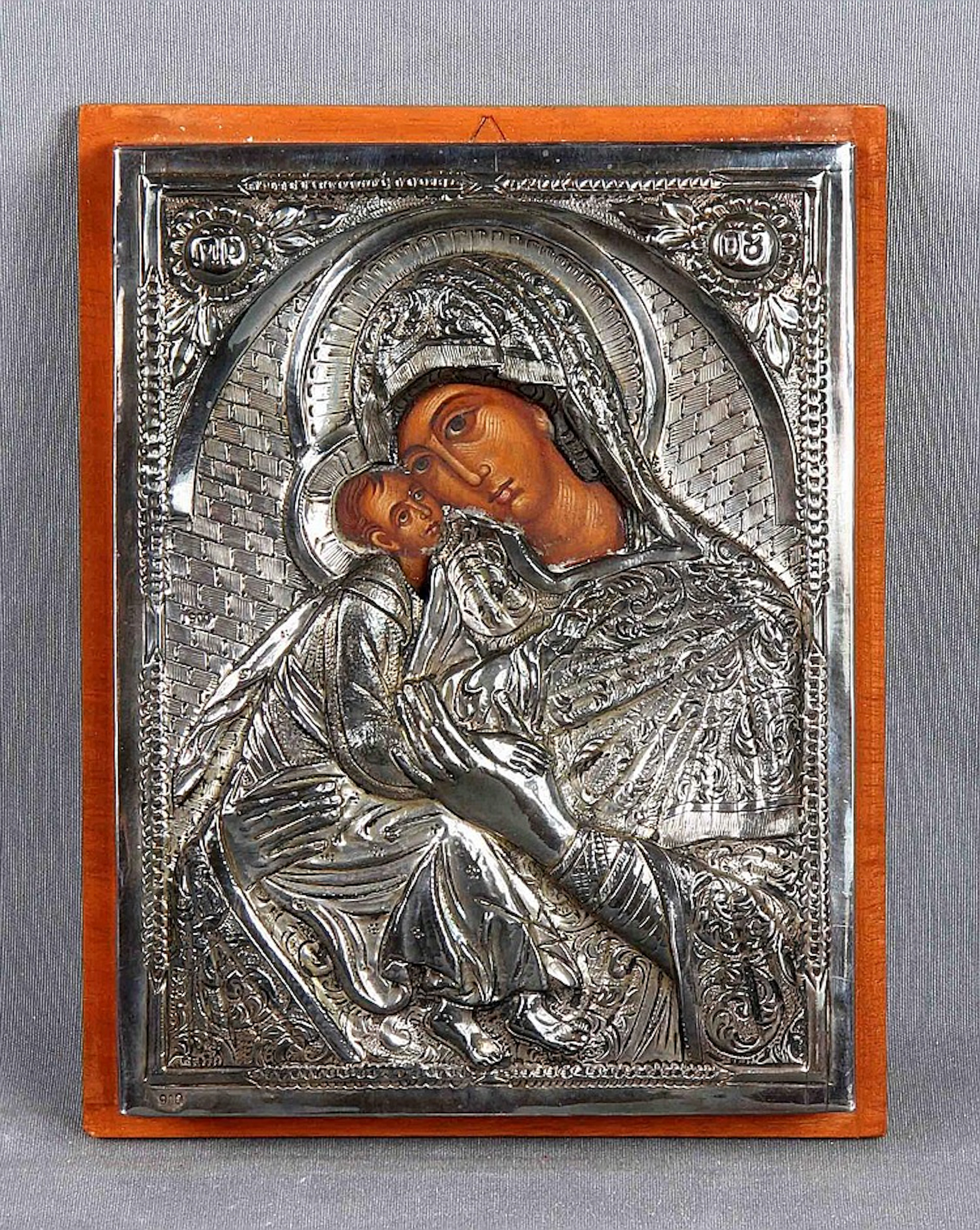 ANÓNIMO. “Virgen con Niño”. Icono con rostros pintados sobre