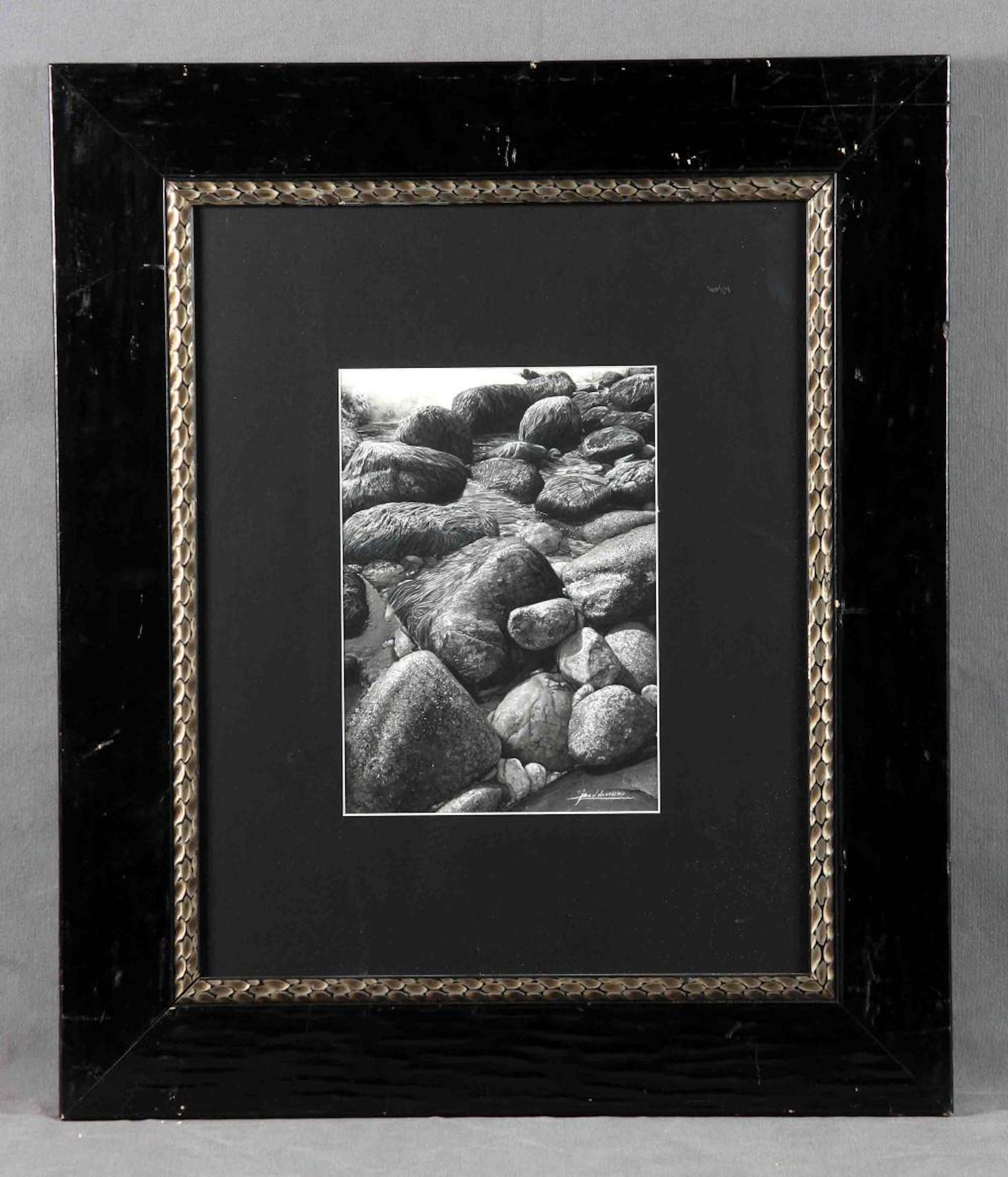 NAVARRO, IBAN (1982). "Piedras al borde del mar". Acuarela