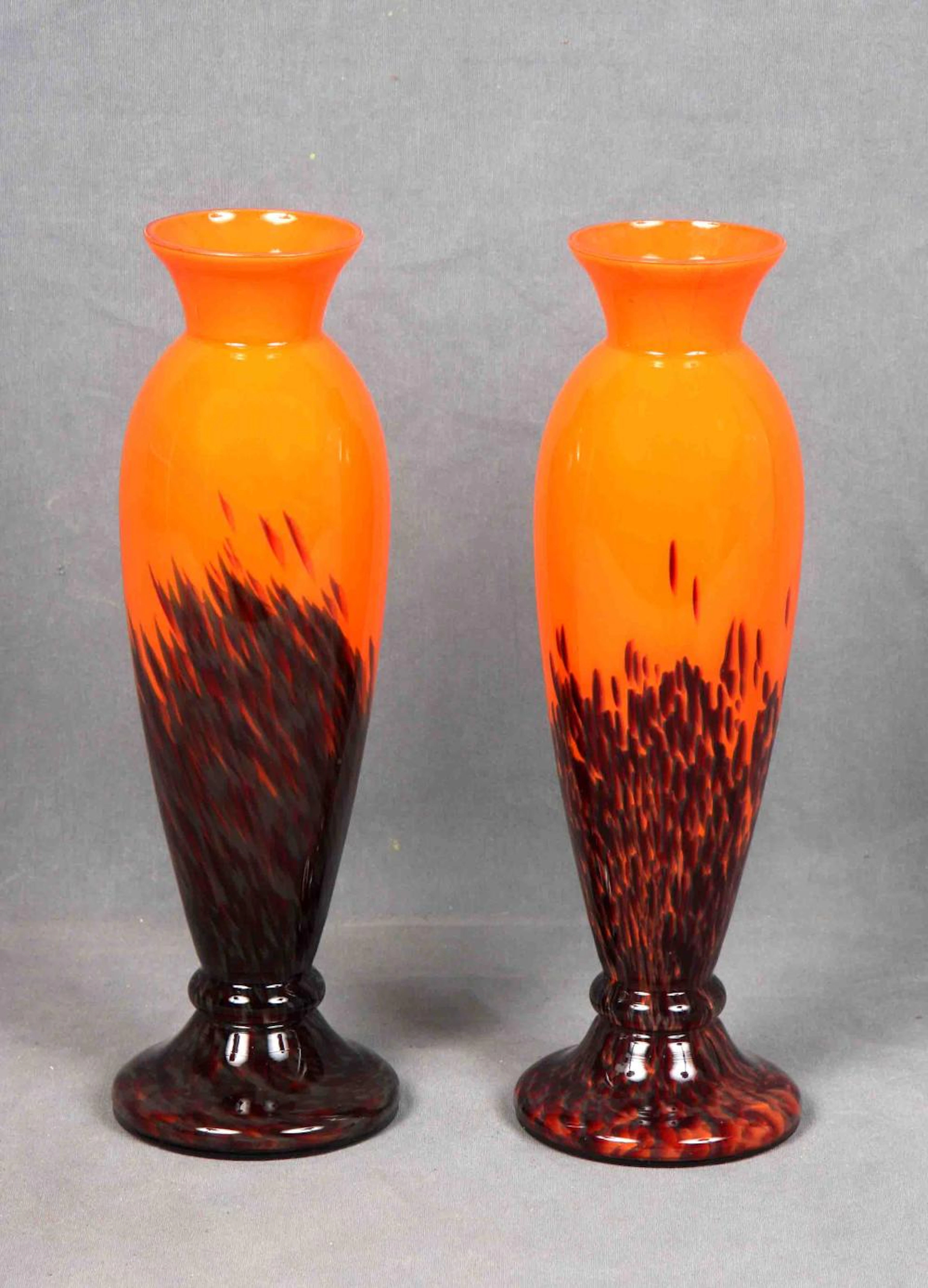 Pareja de jarrones franceses, año 1920, en cristal naranja t