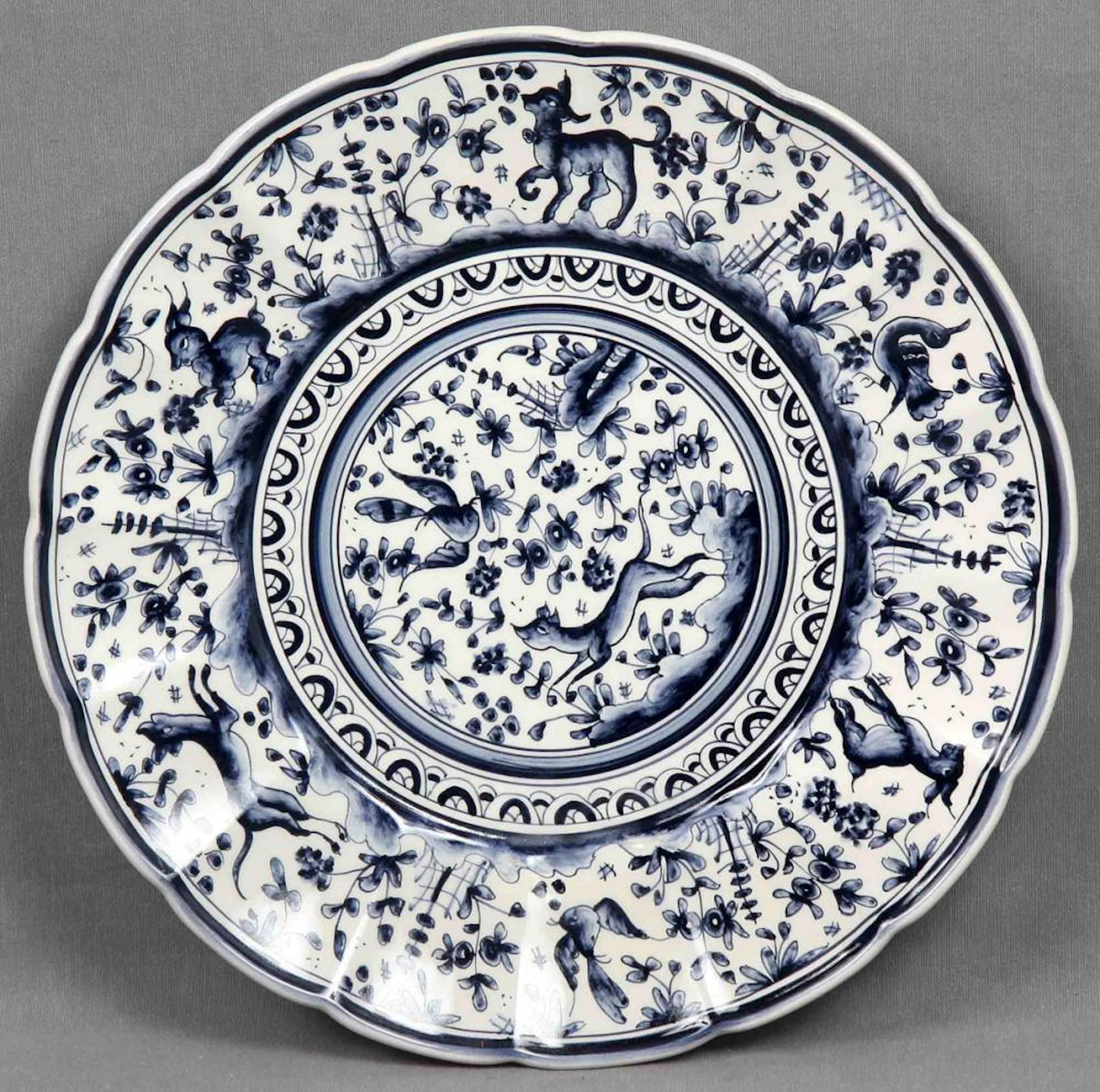 REAL CERÁMICA OLIMPIA Plato decorativo. En porcela