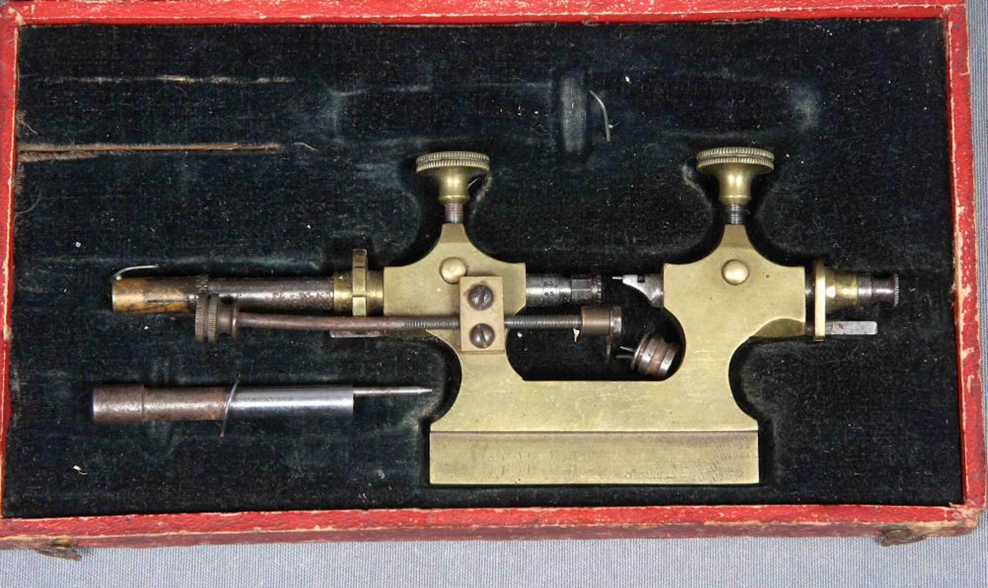 Antiguo torno de pivotar para relojería. Inglaterr