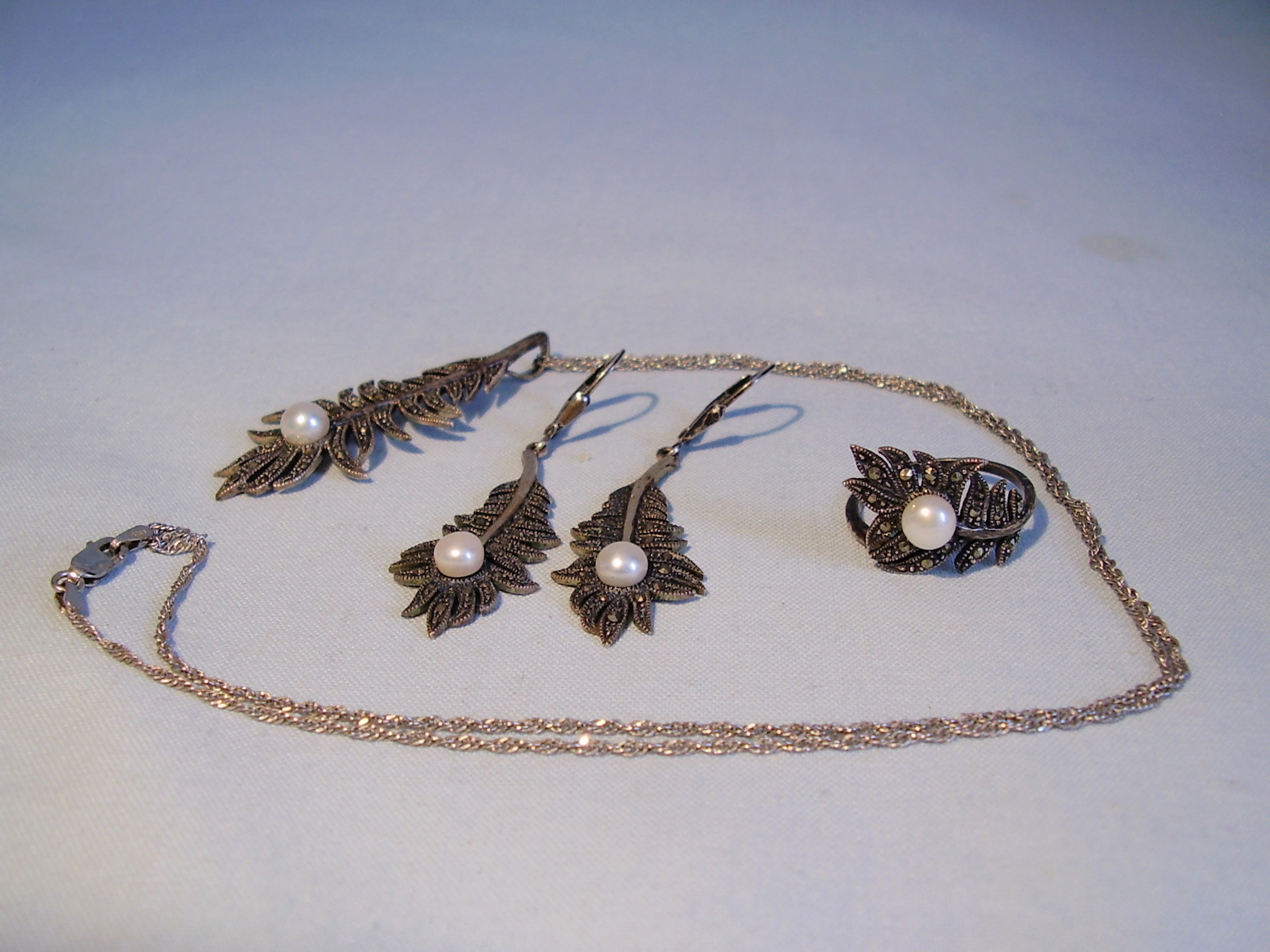 SCHMUCKSET PERLEN + MARKASITEN 5 TEILE.