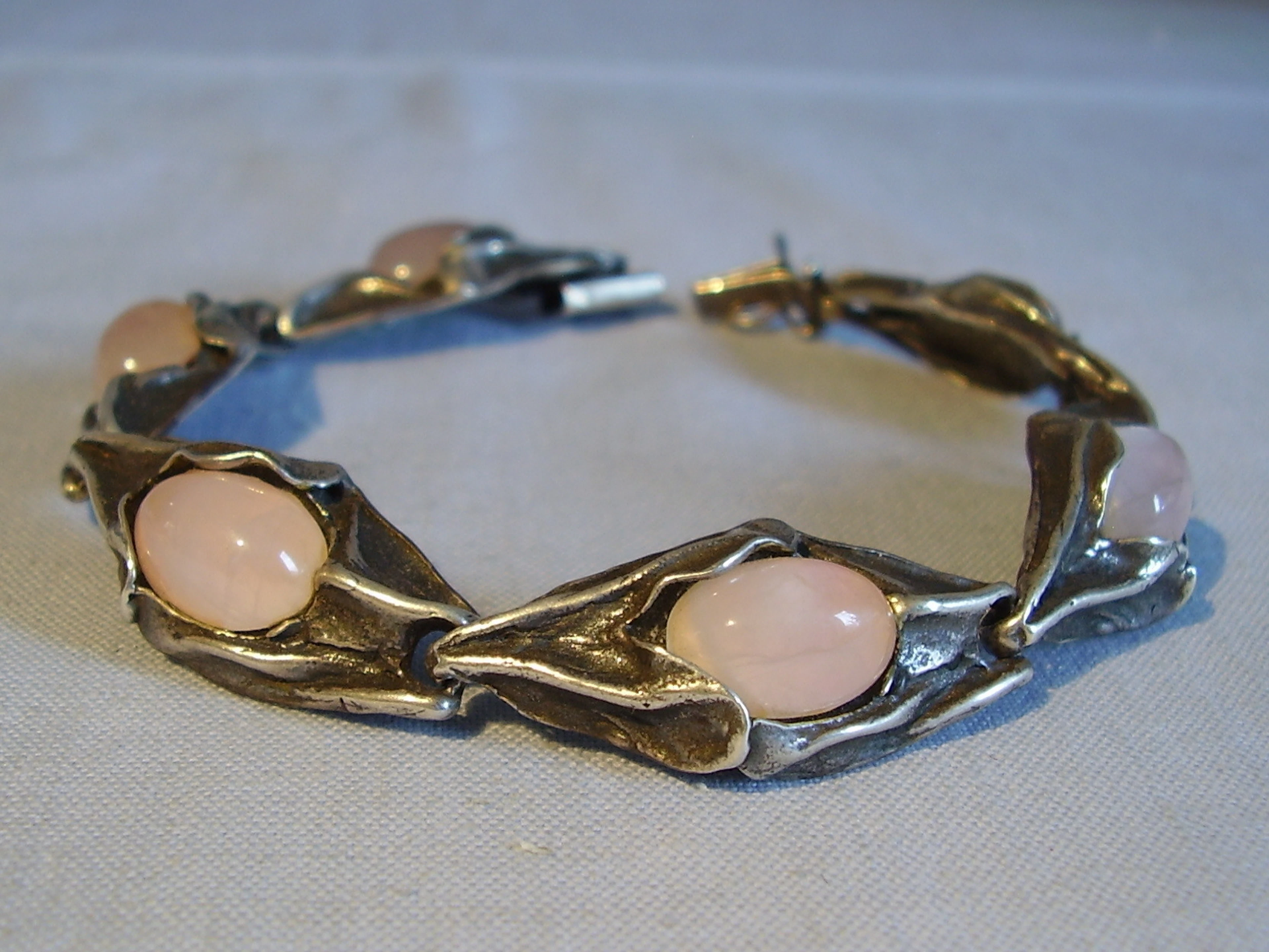 NORDIC DESIGN ARMBAND MIT ROSENQUARZ.