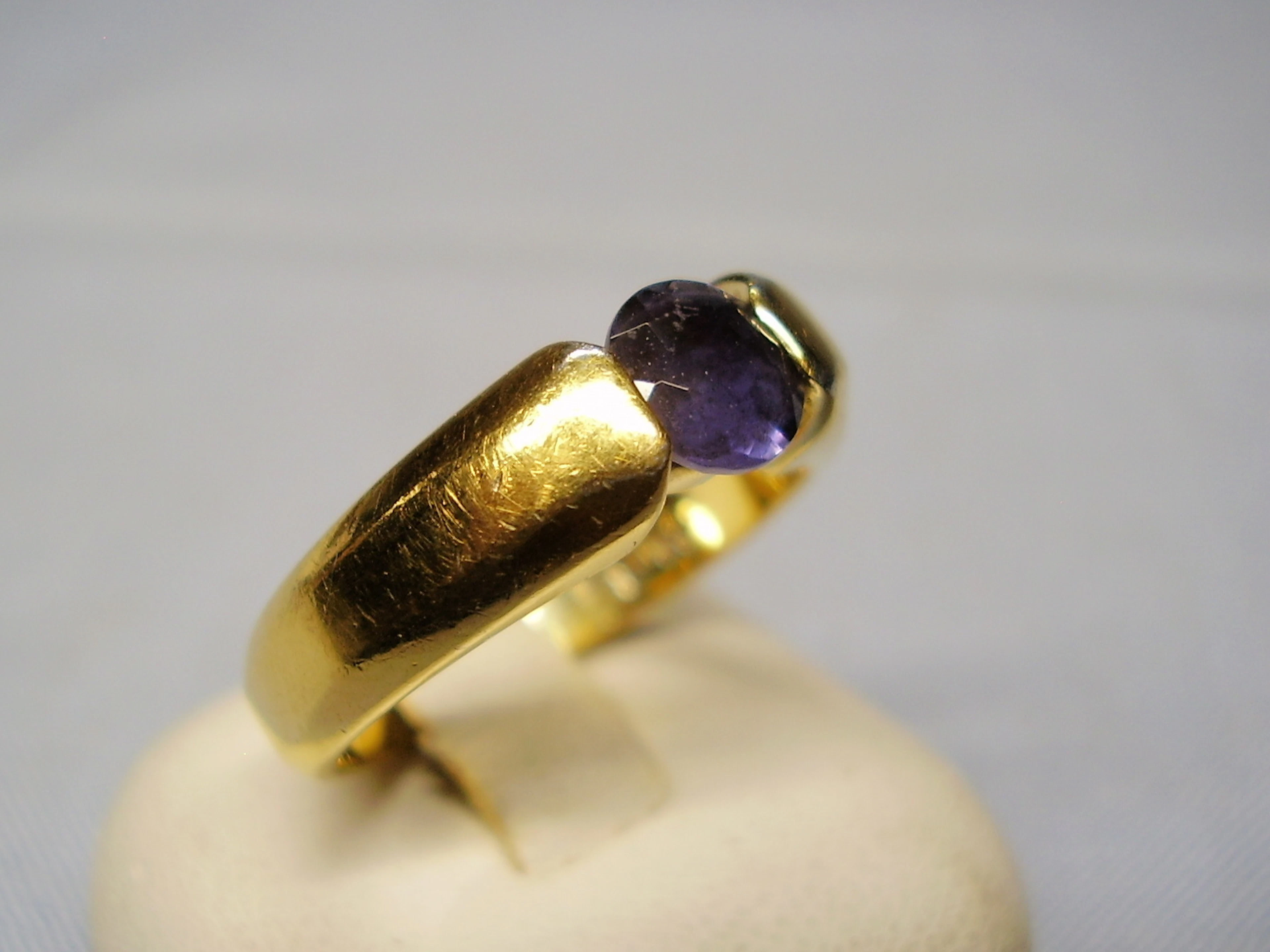 RING MIT IOLITH SILBER VERGOLDET.