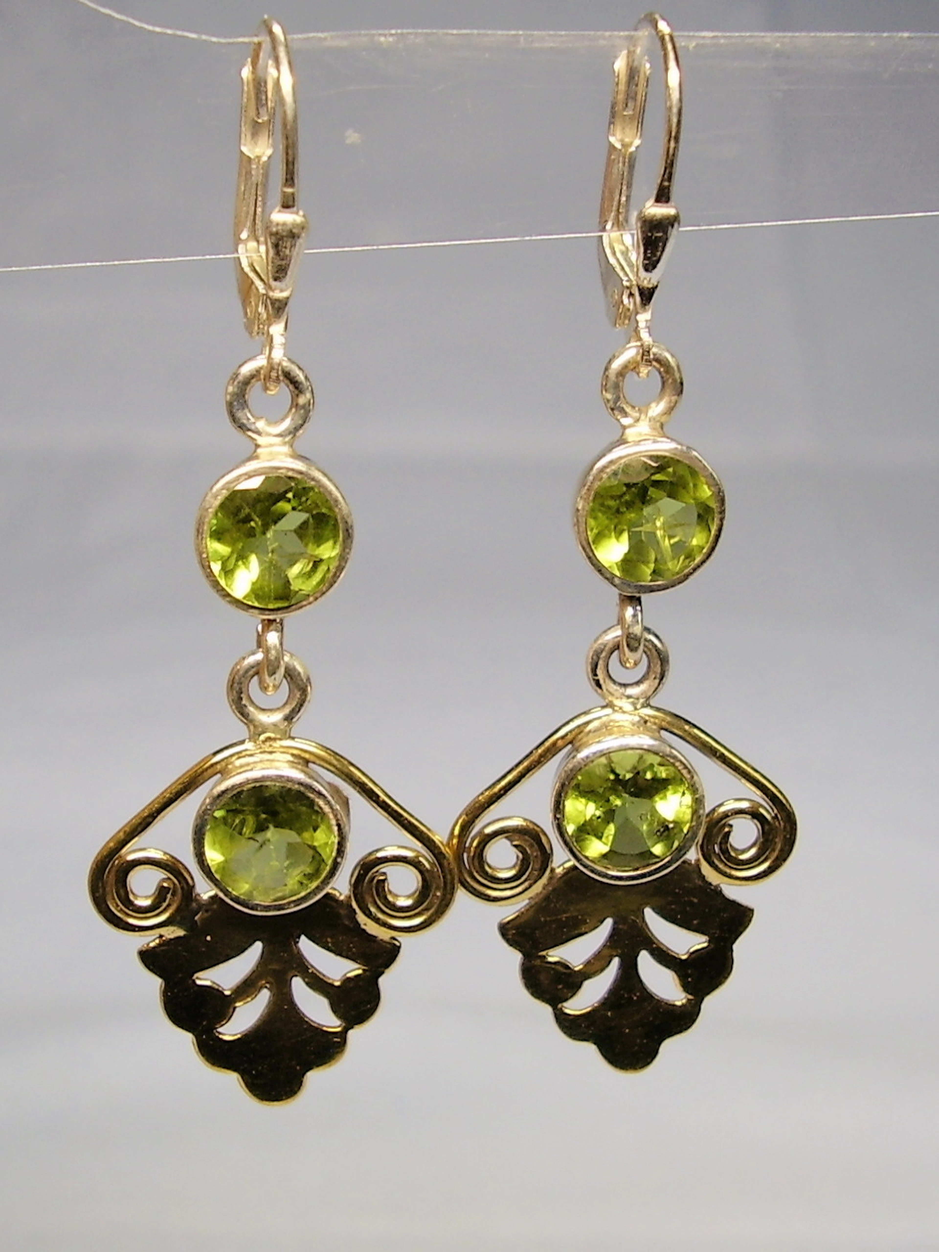 PERIDOT OHRRINGE UNIKATE.