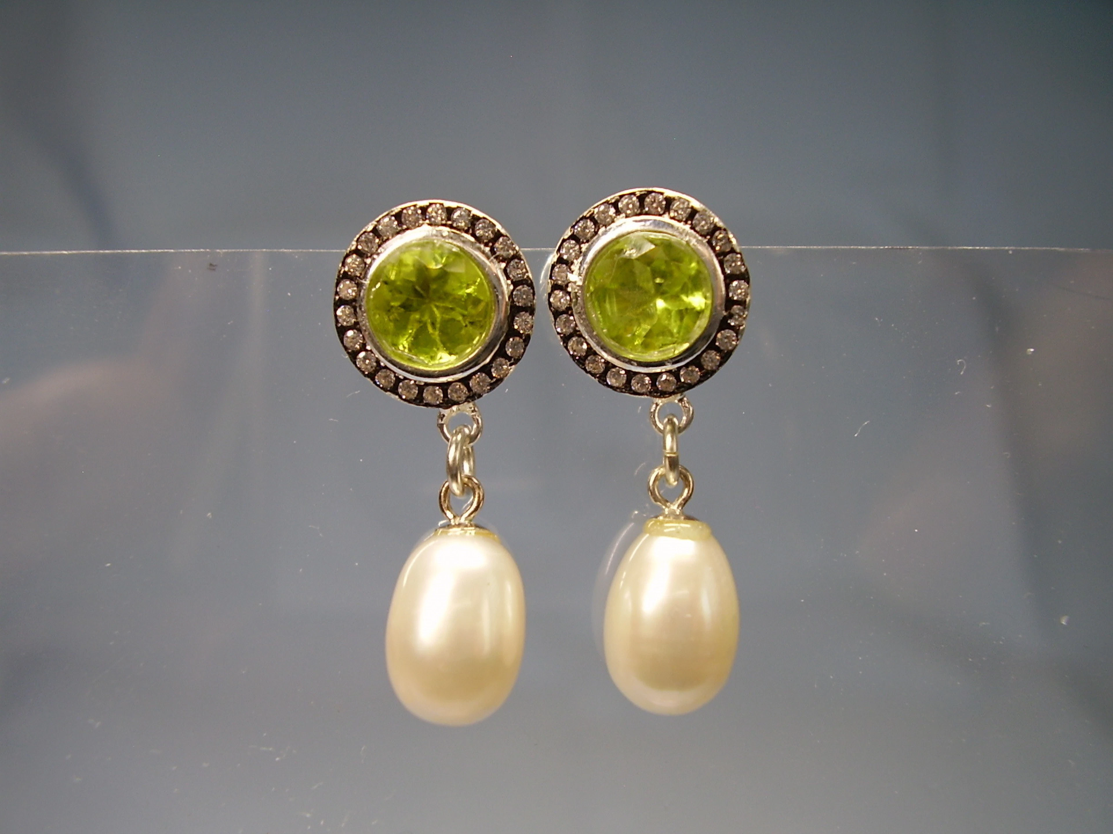 PERIDOT - PERL OHRSTECKER.