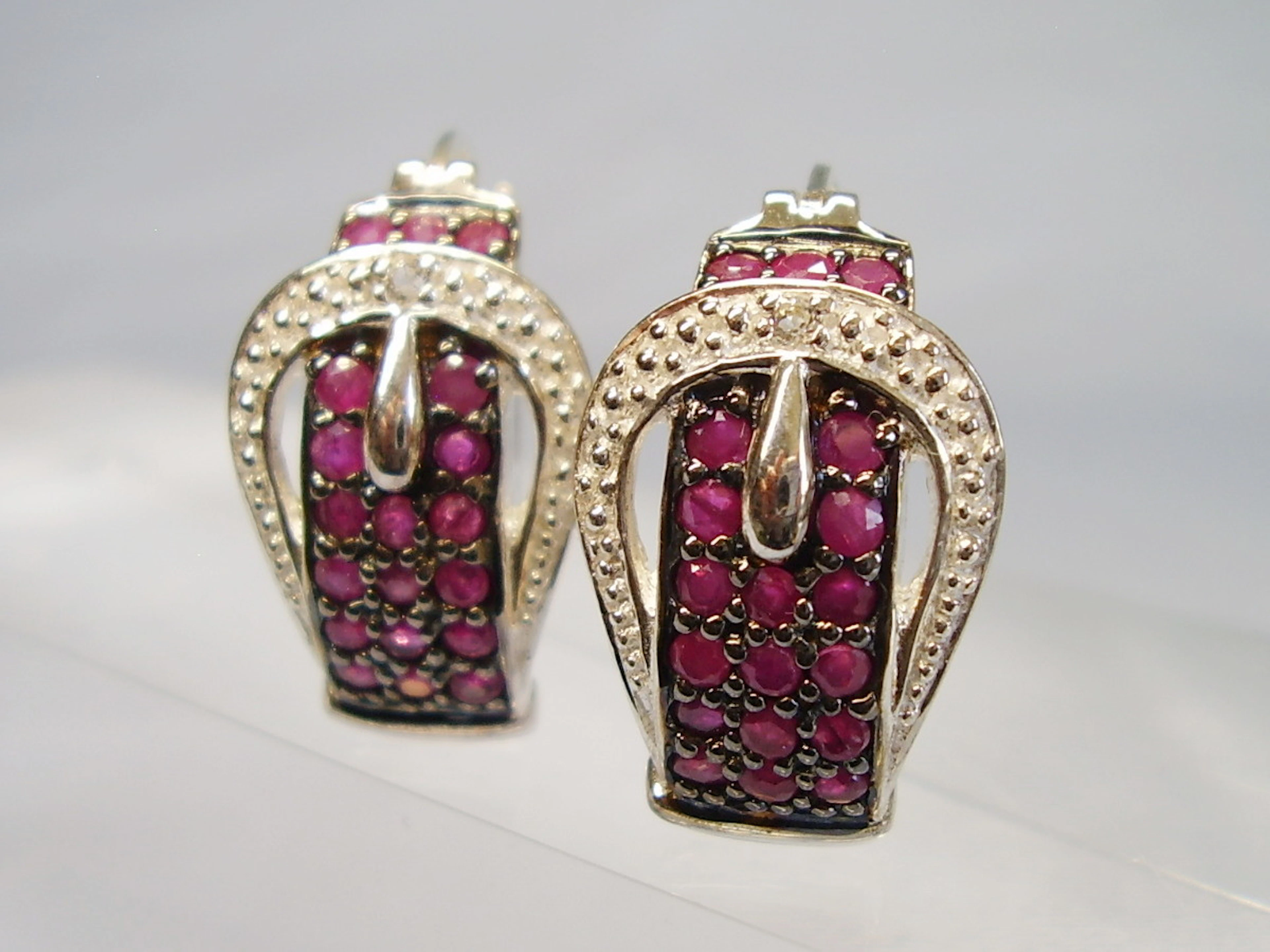 RUBIN CREOLEN SILBER -- EXTRAVAGANT.