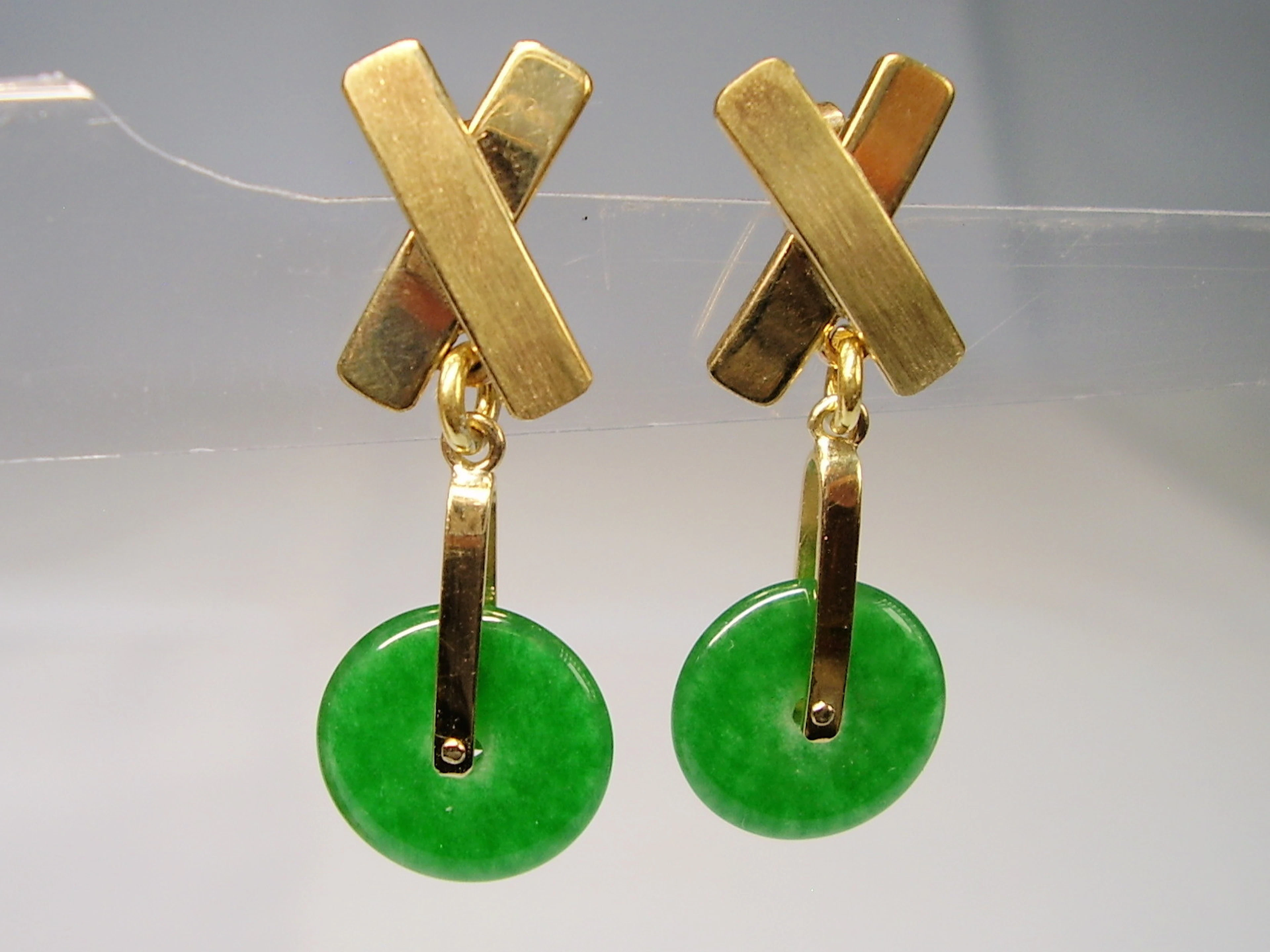 JADE OHRSTECKER GELBGOLD 8 KARAT HANDARBEIT UNIKAT.