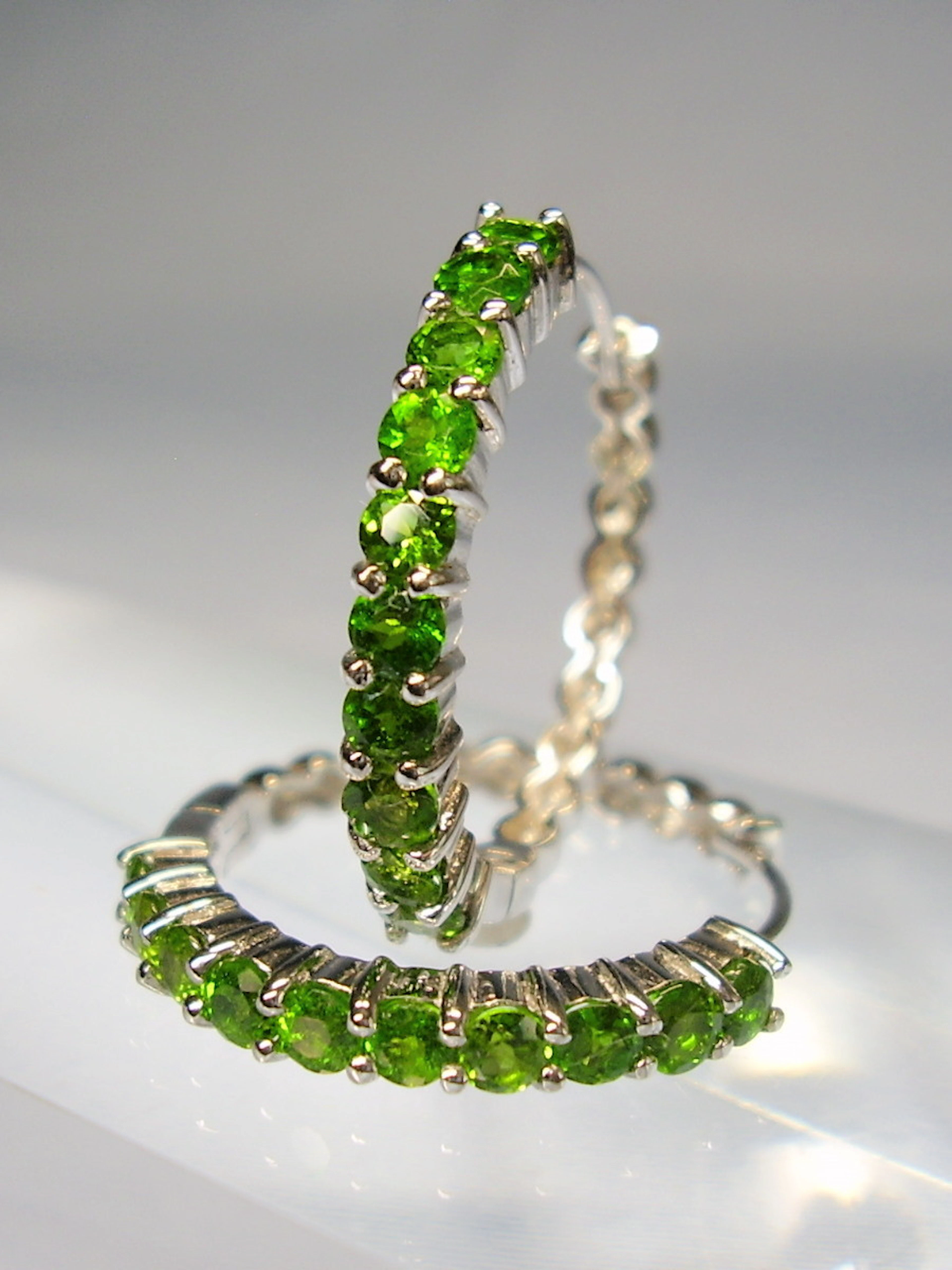 CHROMDIOPSID OHRRINGE SILBER signiert NTF.