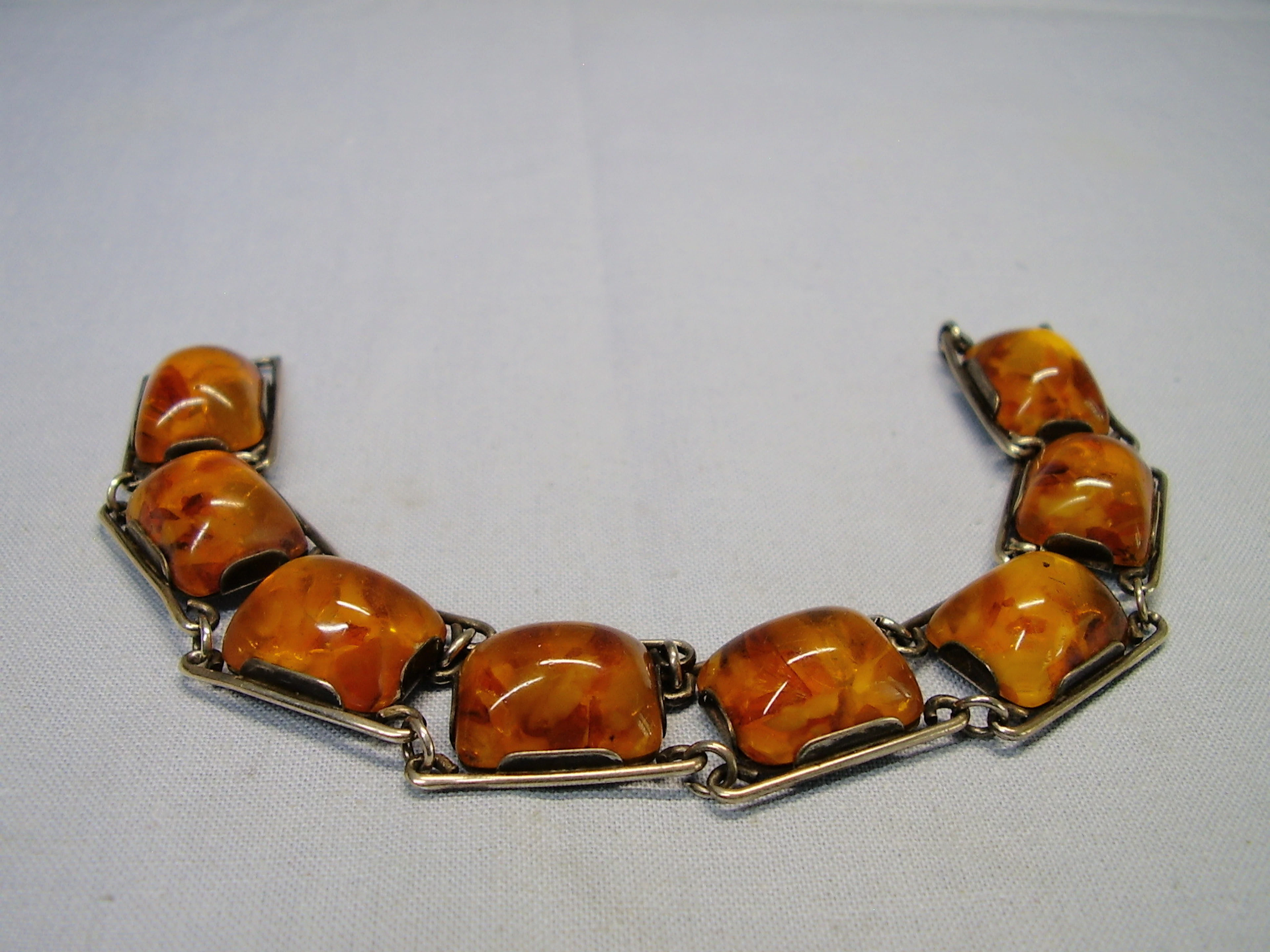 BERNSTEIN ARMBAND SILBER sign. PETER BRUMOLD FISCHLAND SCHMUCK.