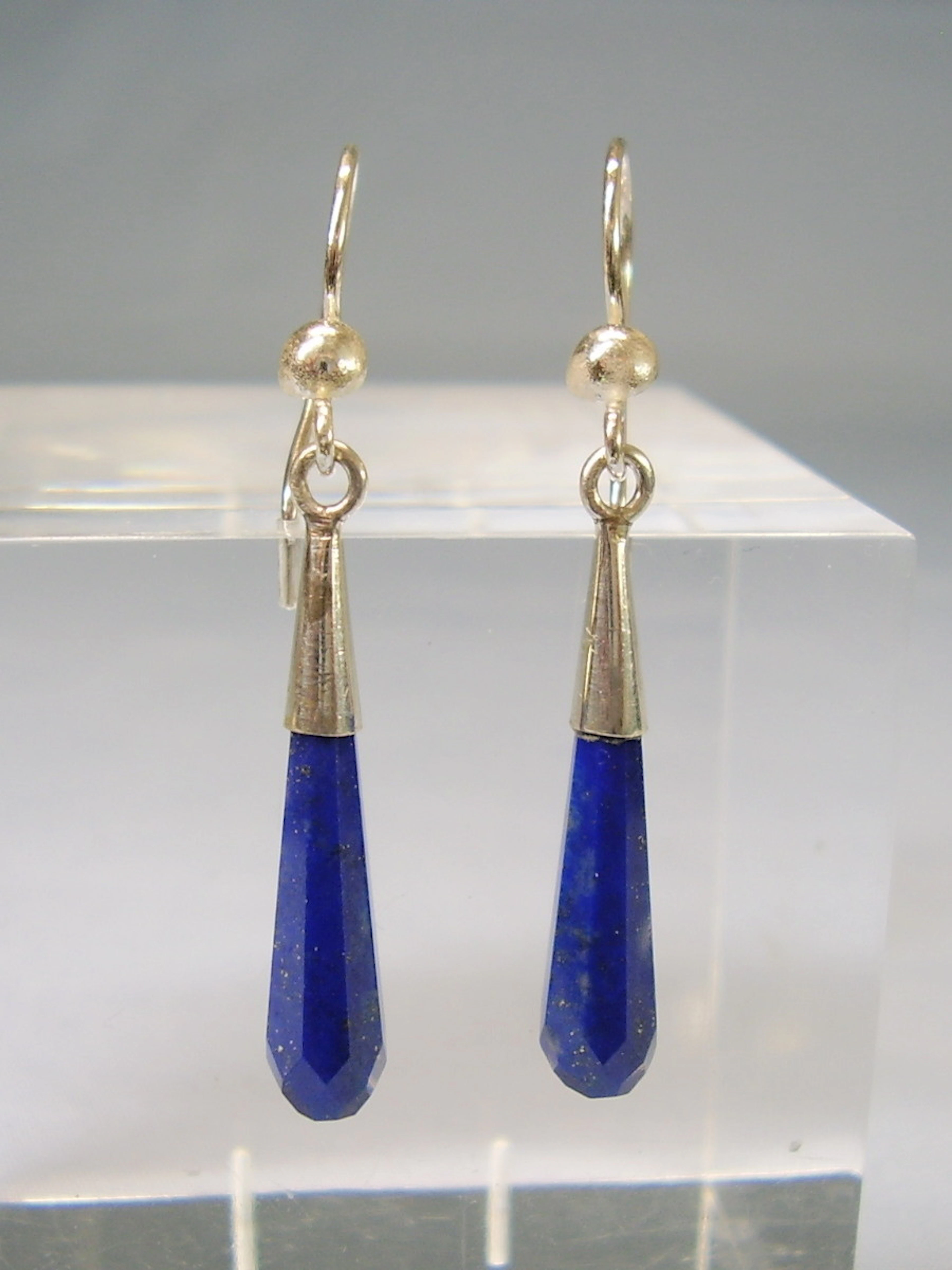 LAPISLAZULI OHRRINGE FACETTIERT.