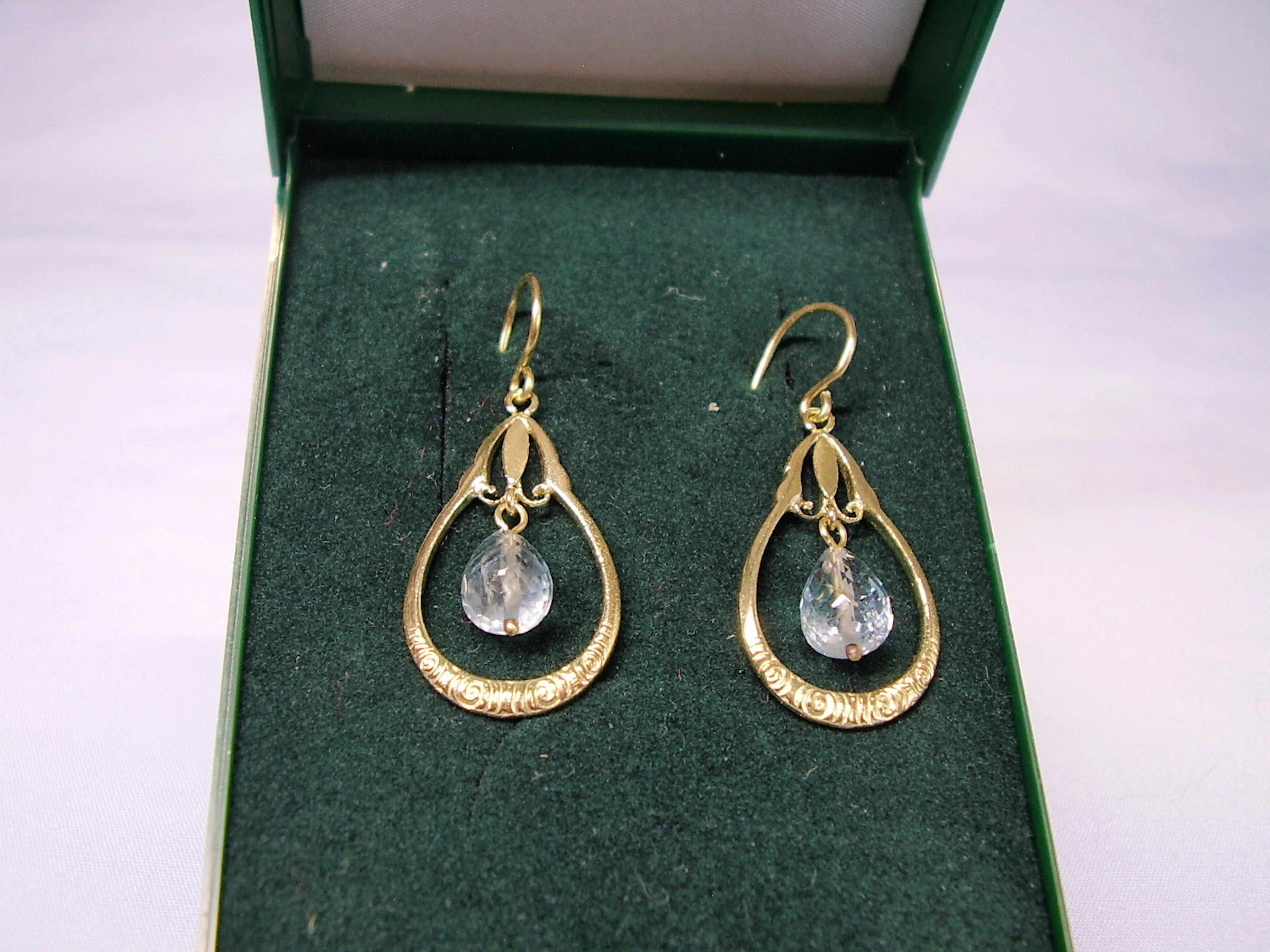 AQUAMARIN OHRRINGE GELBGOLD 14 KARAT.