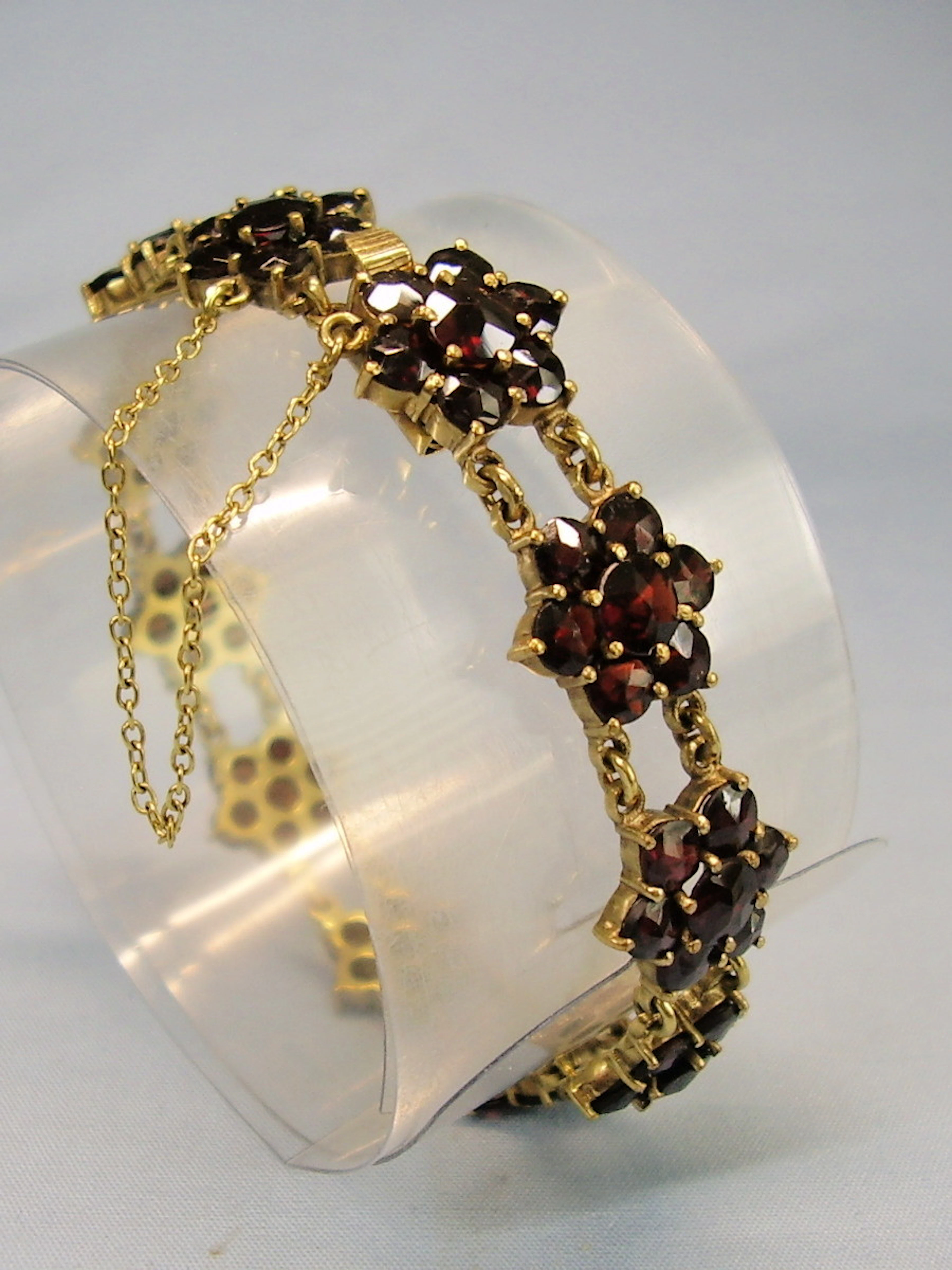 GRANAT ARMBAND ANTIK NORMGOLD BÖHMEN UM 1880.
