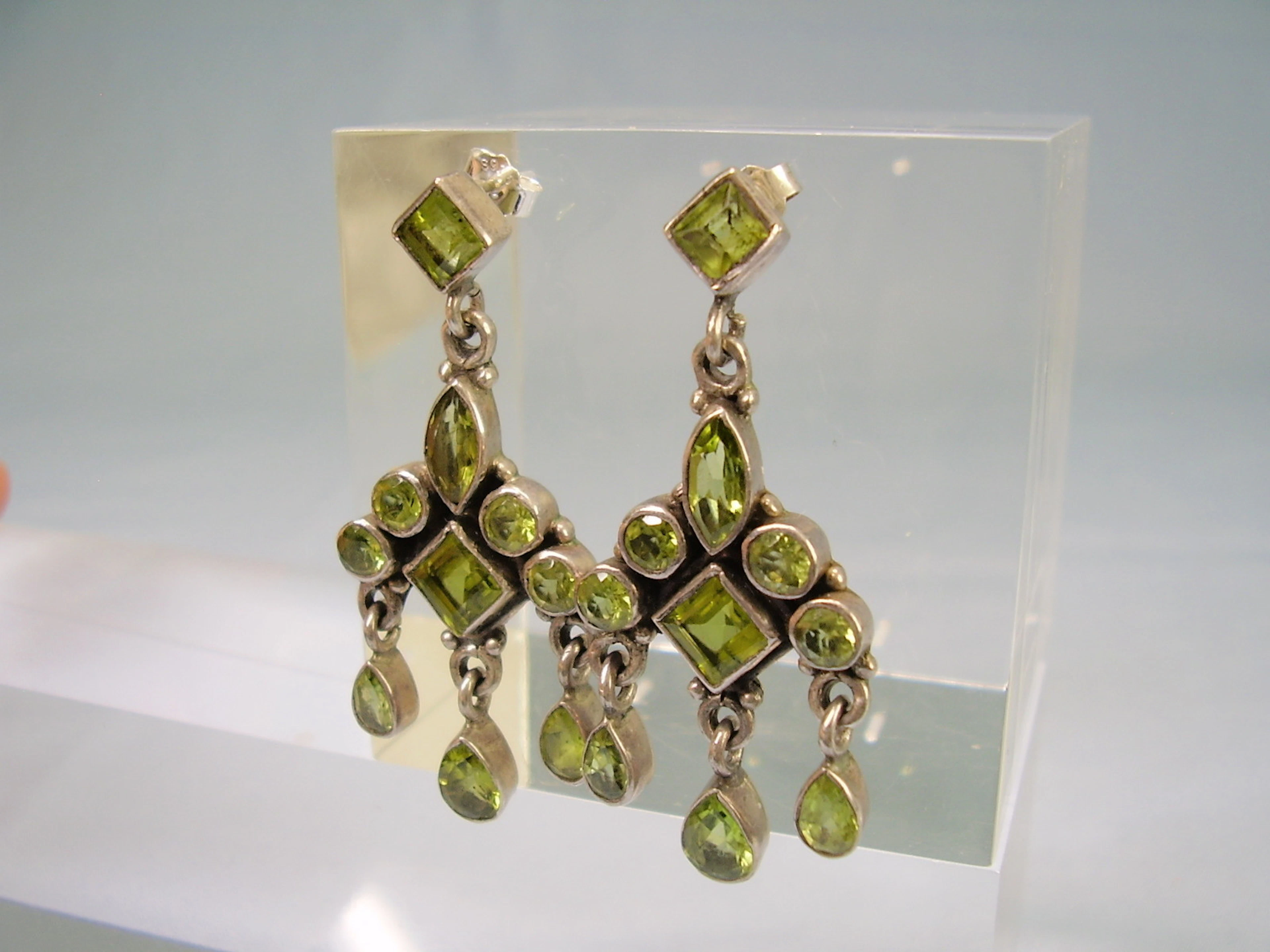 PERIDOT OHRSTECKER SILBER.