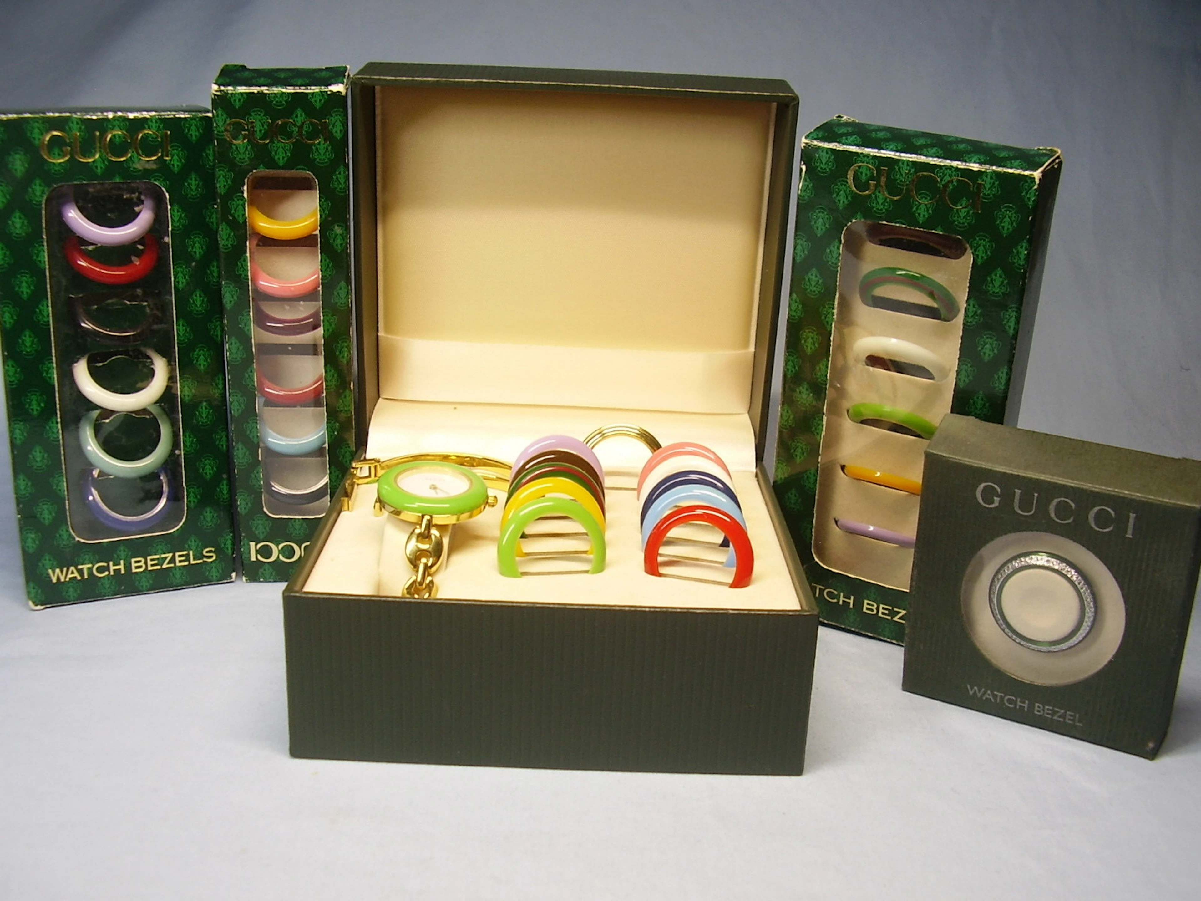 GUCCI DAMEN ARMBANDUHR MIT VIELEN WECHSEL LÜNETTEN.
