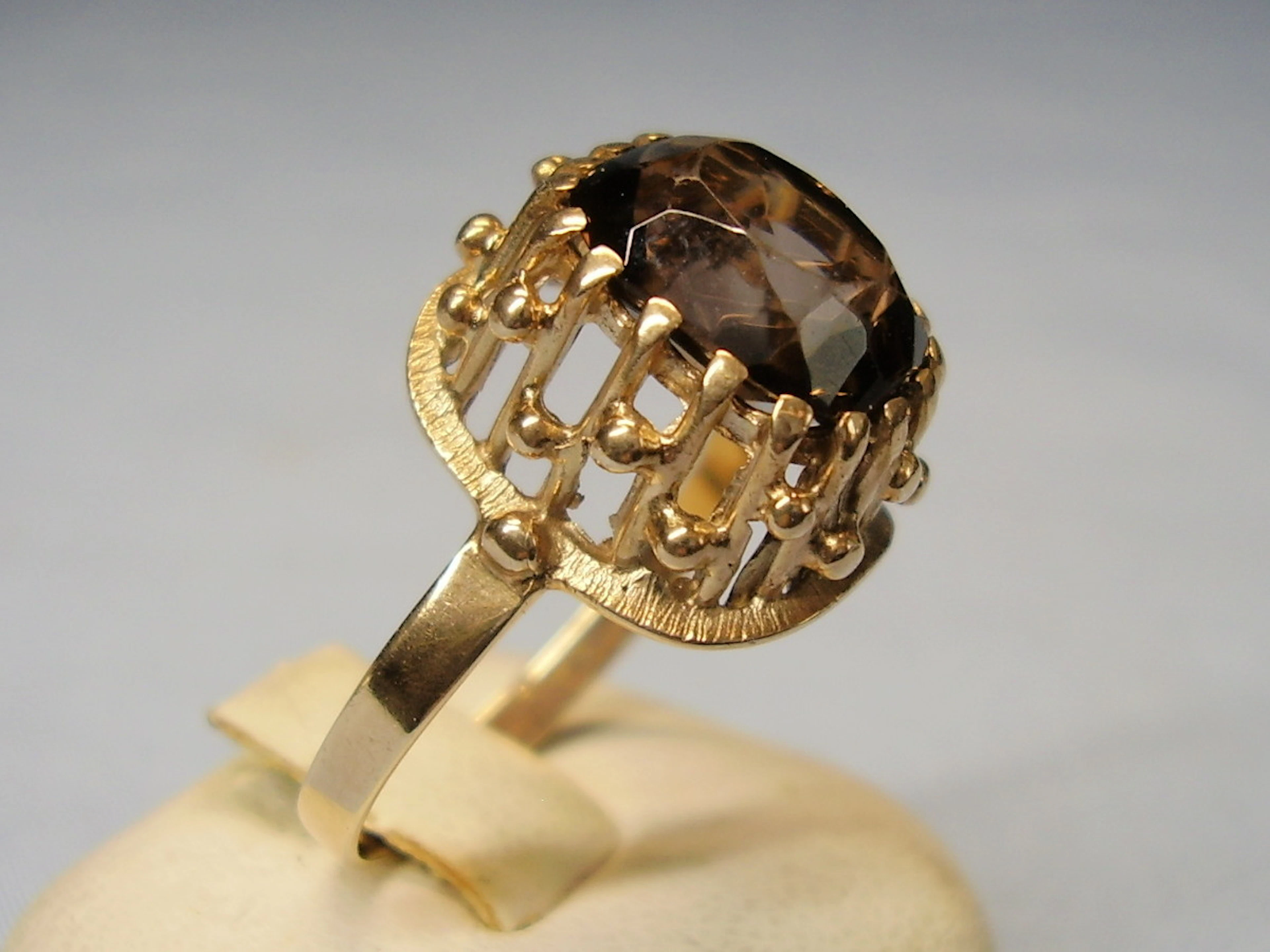 RAUCHQUARZ RING ROSEGOLD 8 KARAT signiert ZWICKAUER EDELSCHMIEDE.