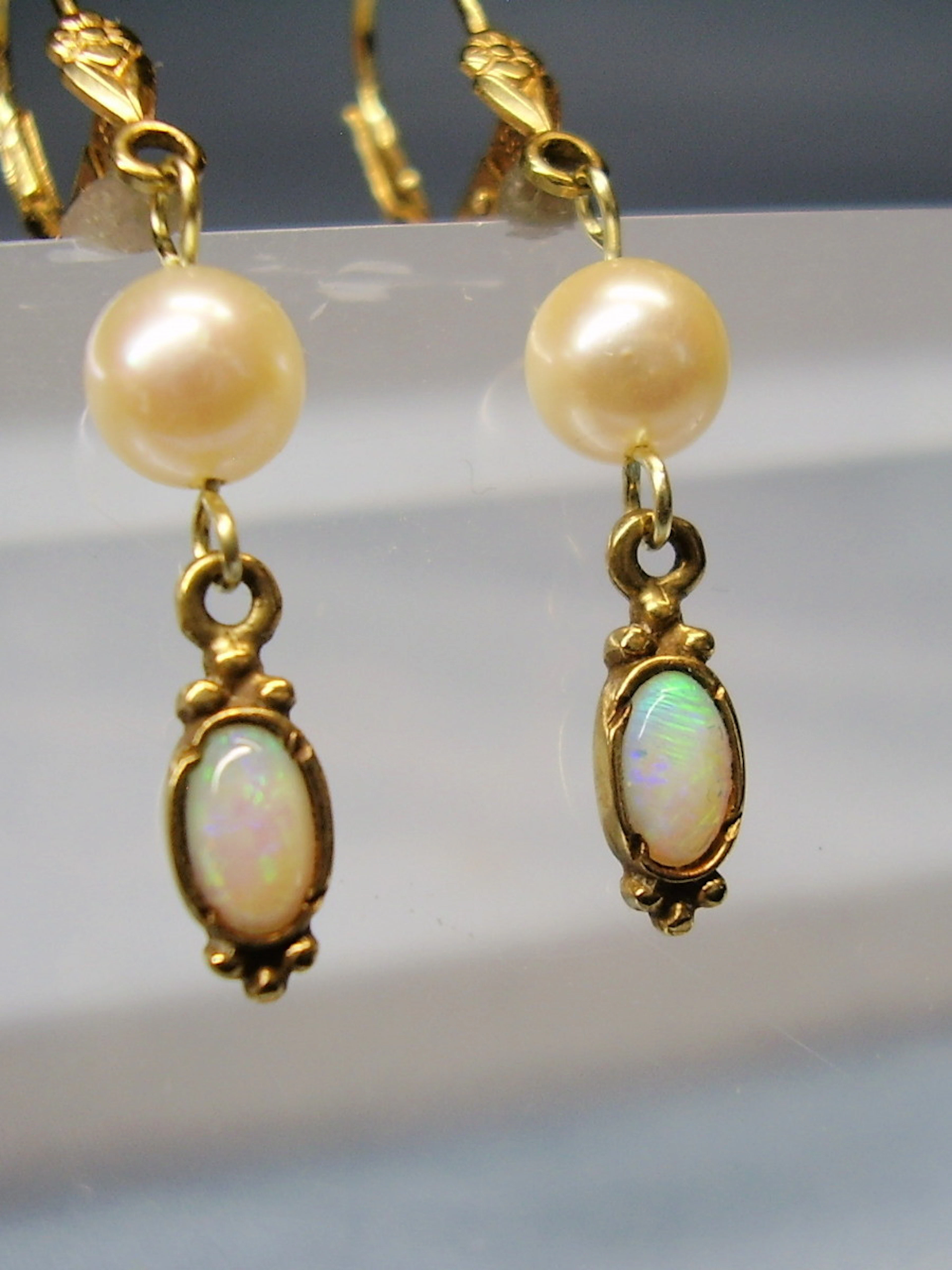 OPAL - AKOYAPERL OHRRINGE 8 KARAT GELBGOLD.