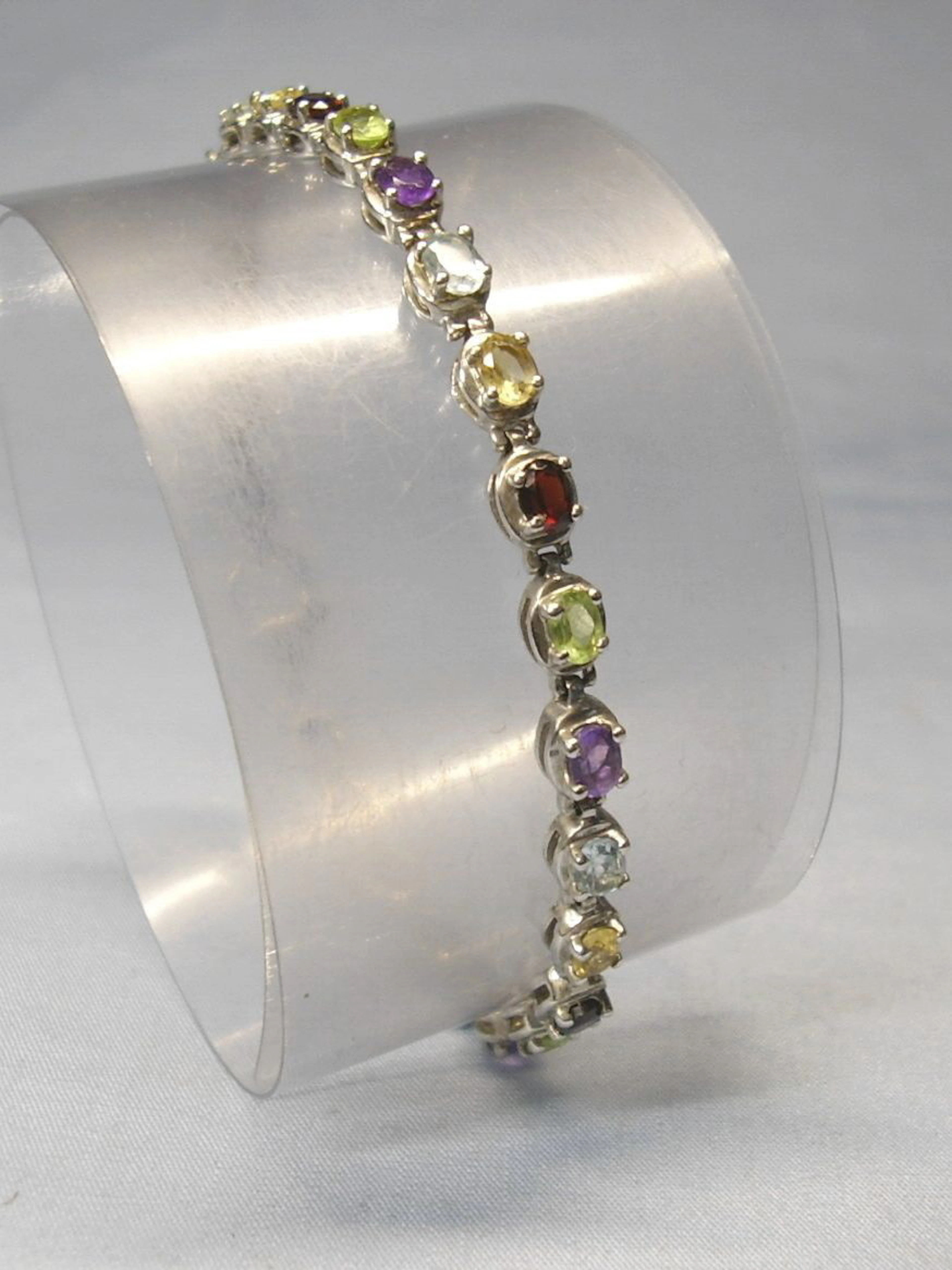 ARMBAND SILBER MULTICOLOR EDELSTEINE signiert HARRY IVENS.
