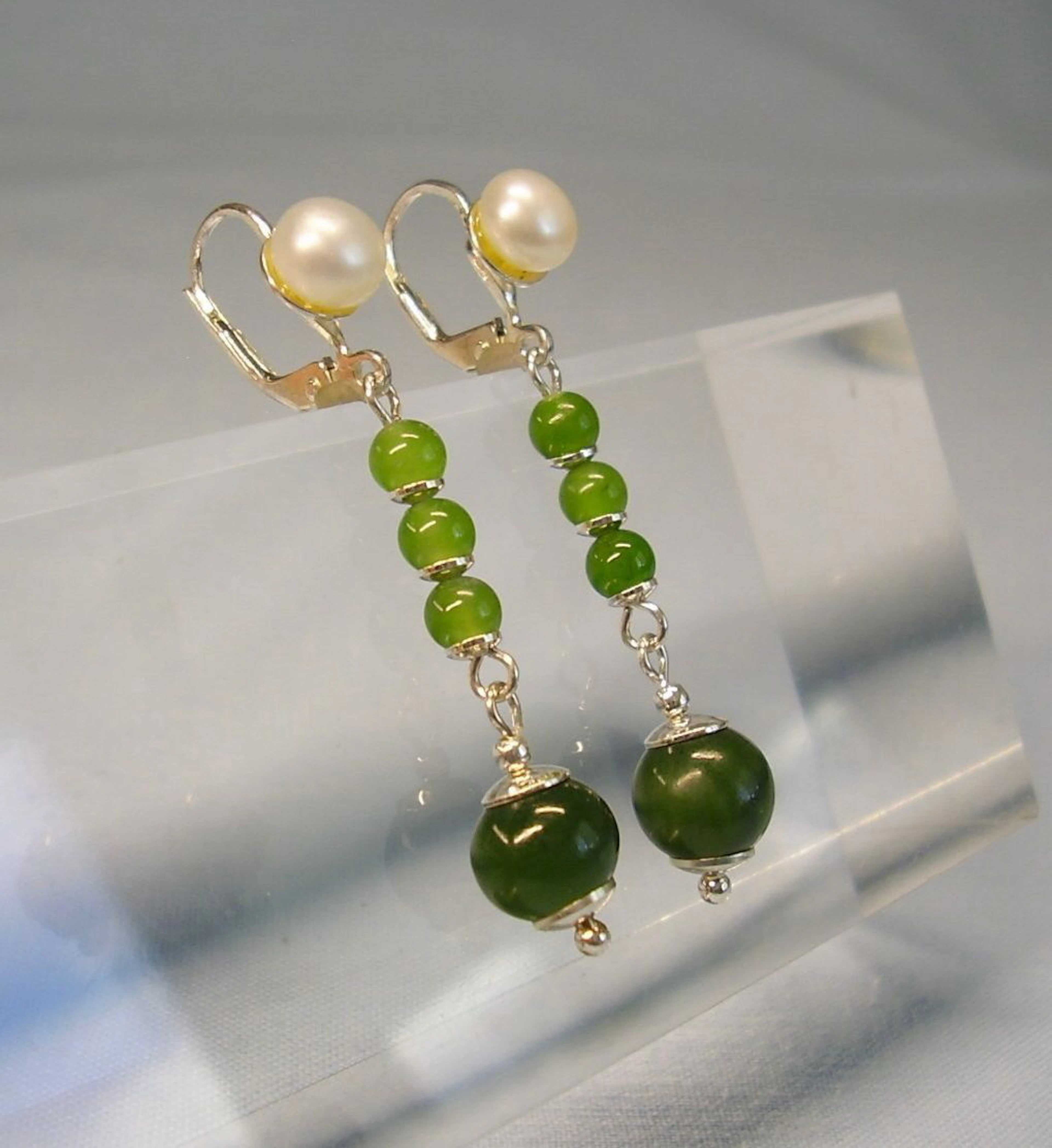 JADE OHRRINGE MIT ECHTEN PERLEN SILBER 925.