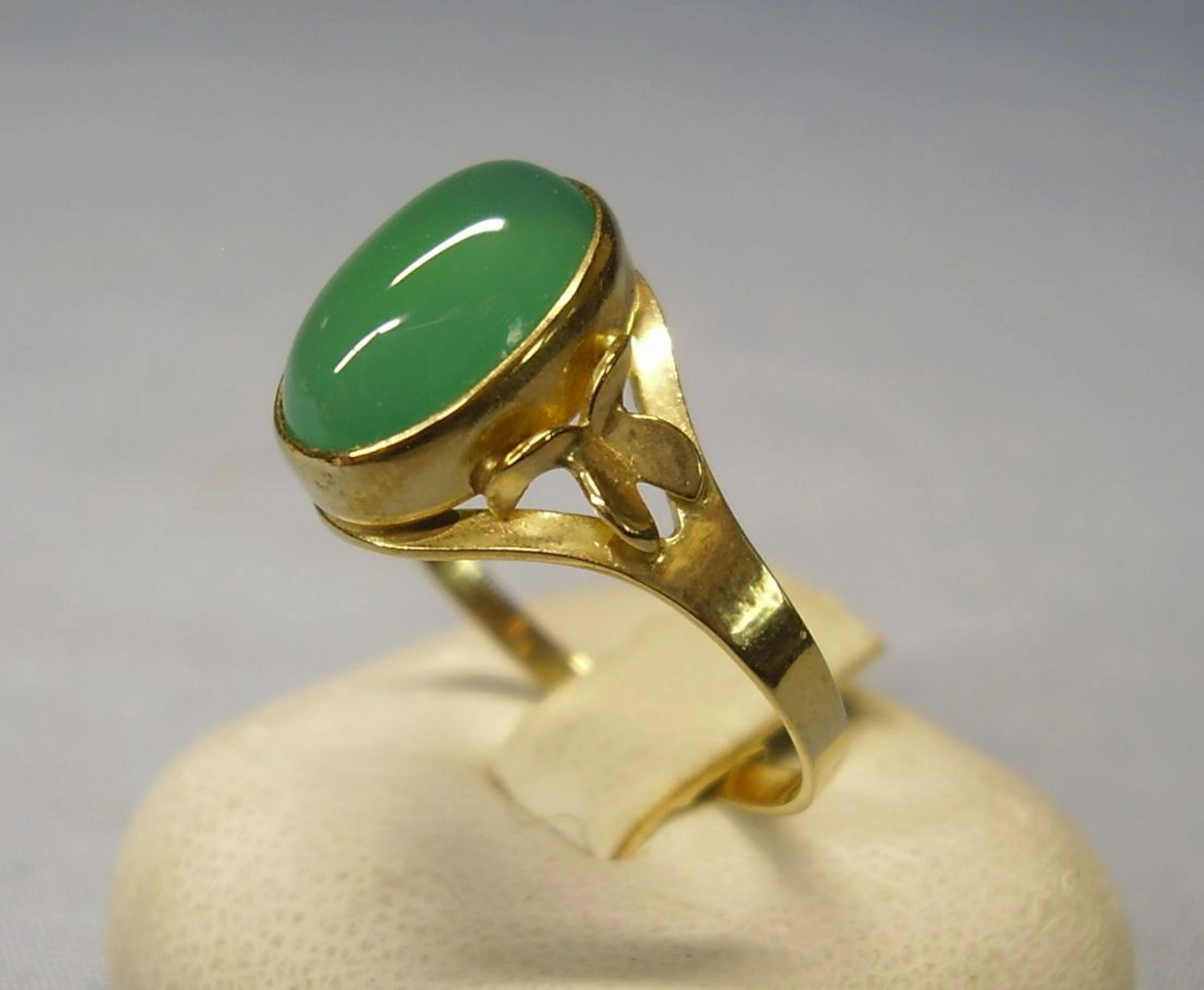 GRÜNACHAT RING GELBGOLD 8 KARAT signiert FISCHLAND SCHMUCK RIBNITZ-DAMGARTEN.