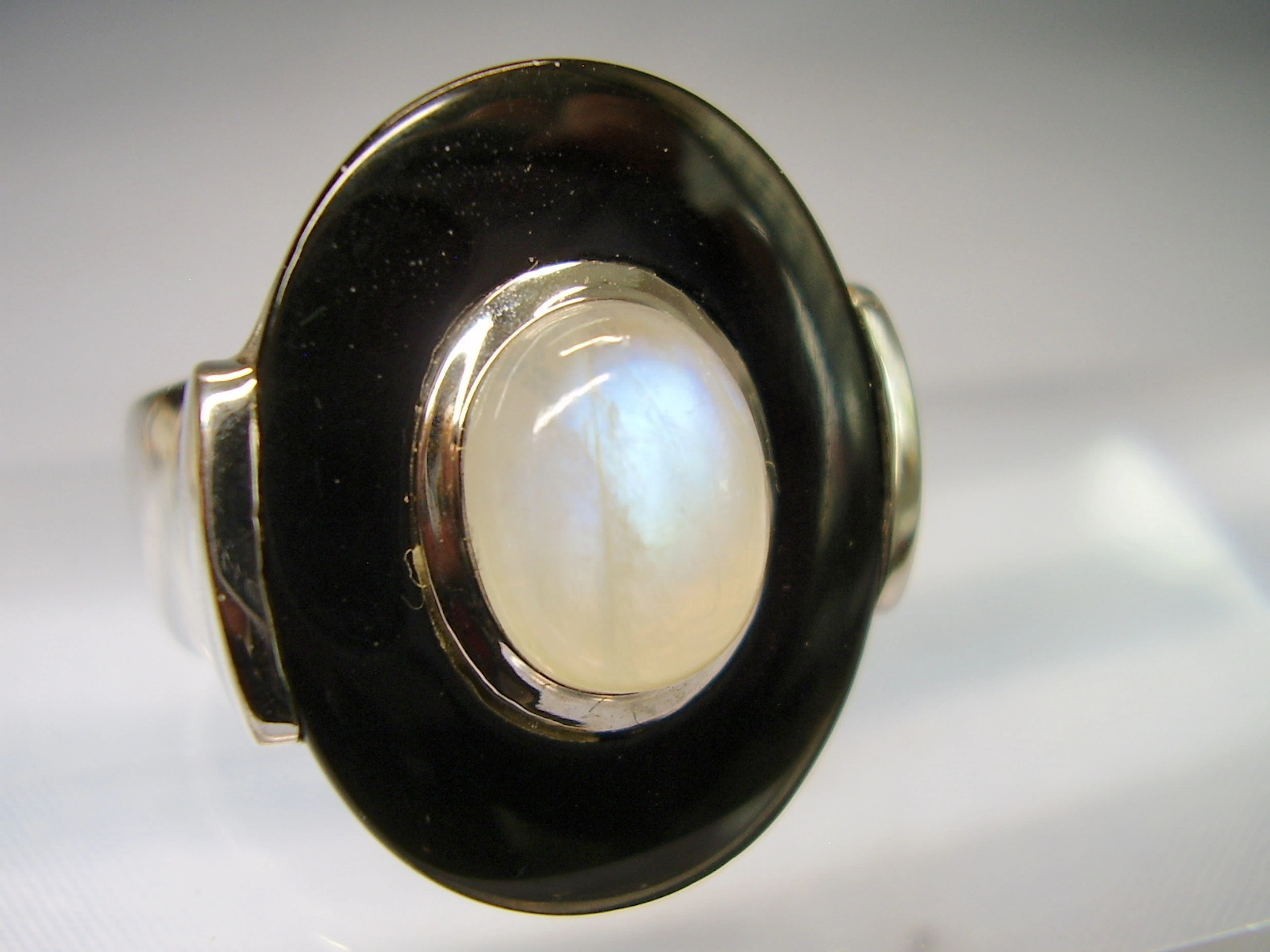 DESIGNER RING MONDSTEIN + ONYX signiert MDI.