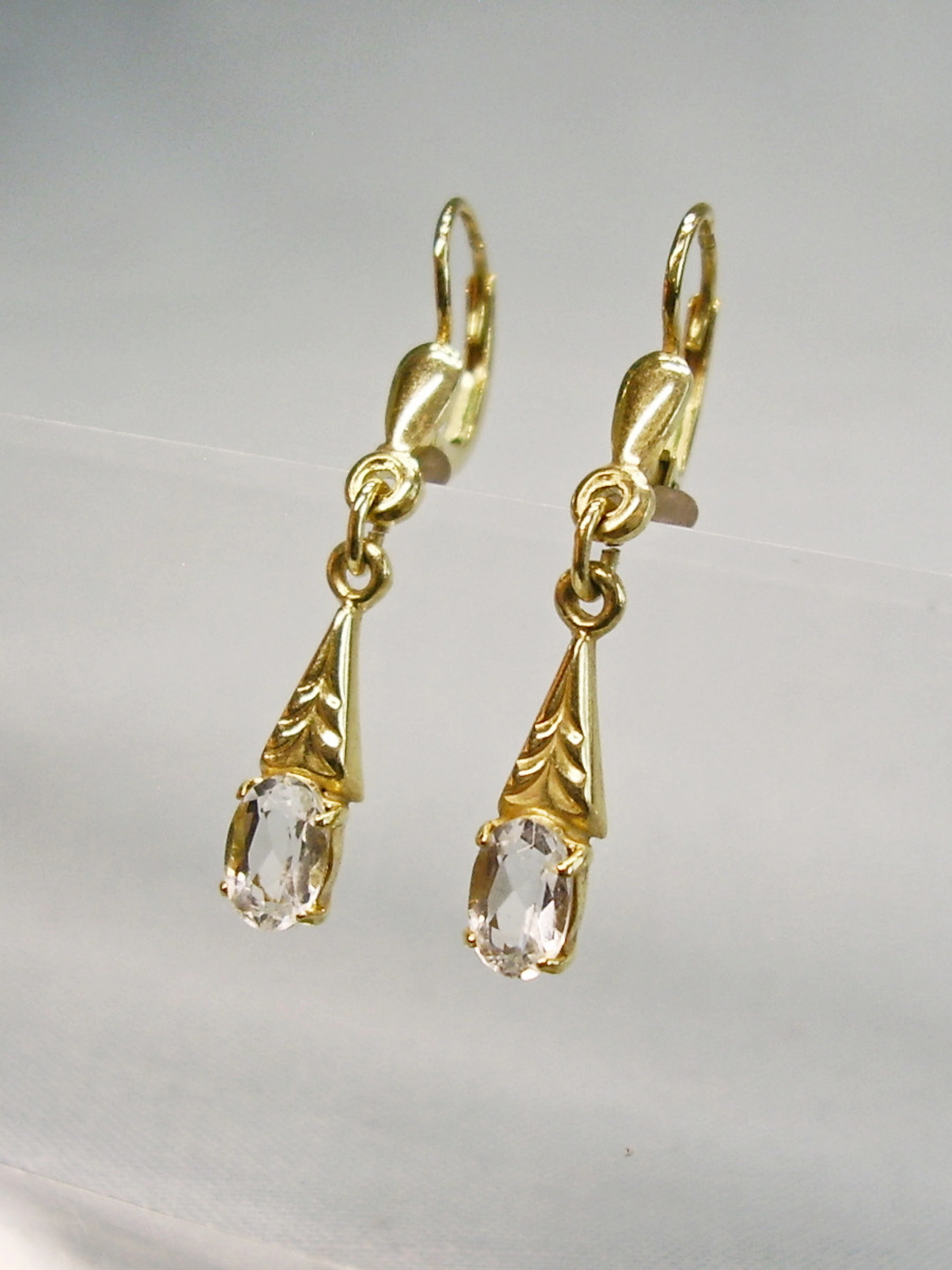 AQUAMARIN OHRRINGE ANTIK GELBGOLD 8 KARAT.
