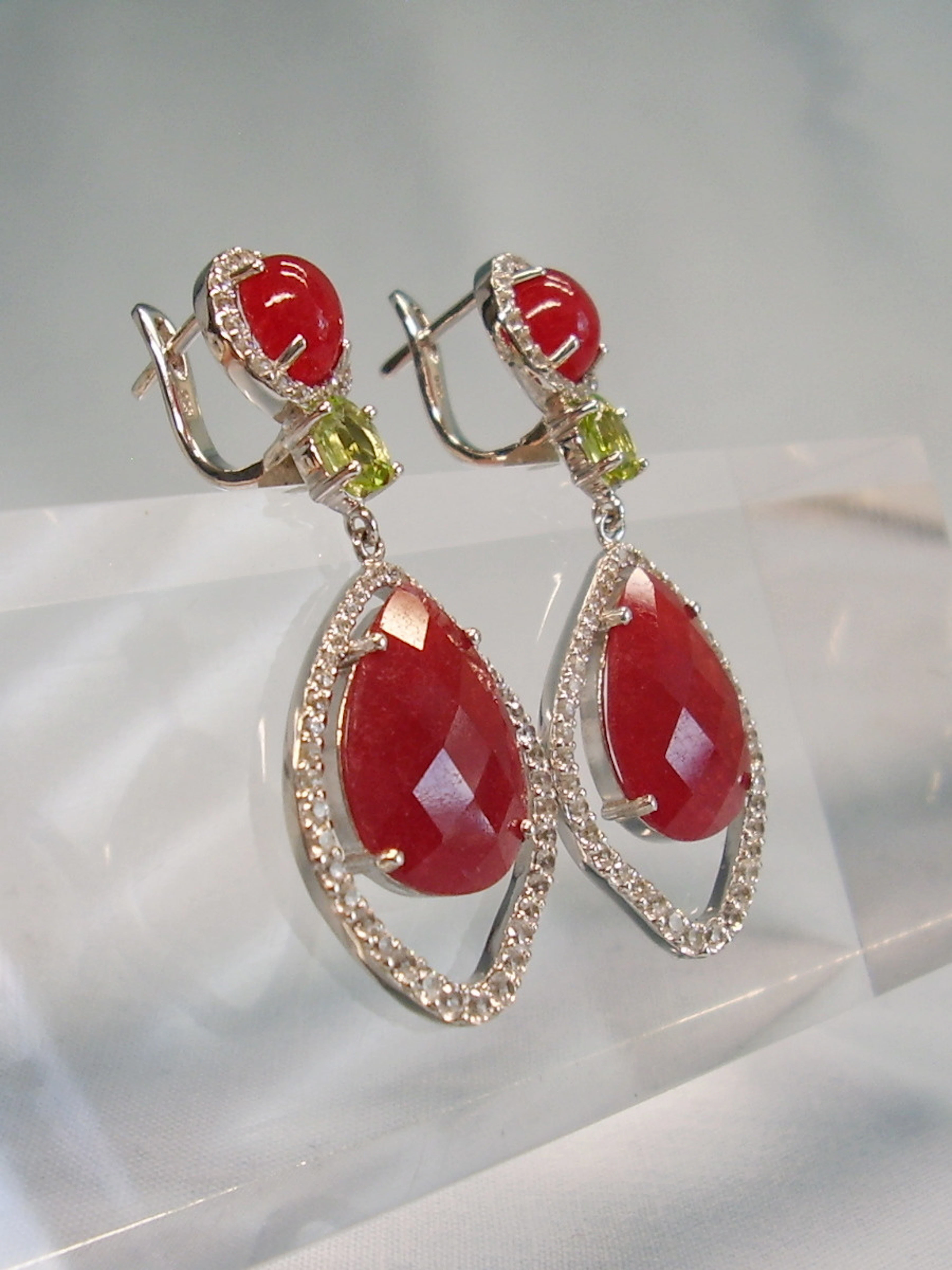 OHRRINGE ROTE JADE SILBER 925 -- SELTEN.