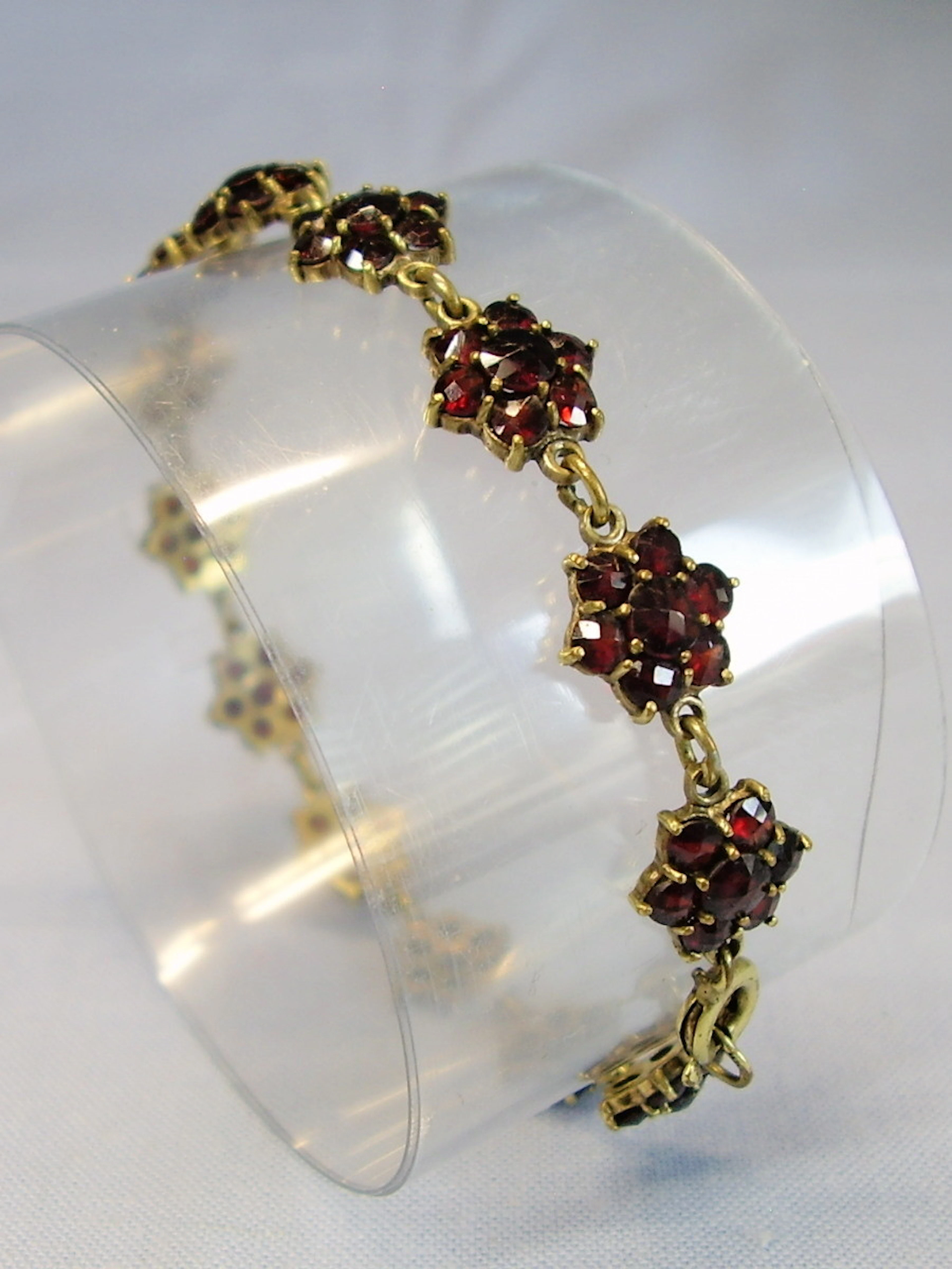 GRANAT ARMBAND ANTIK NORMGOLD signiert LAURIN-SCHMUCK.