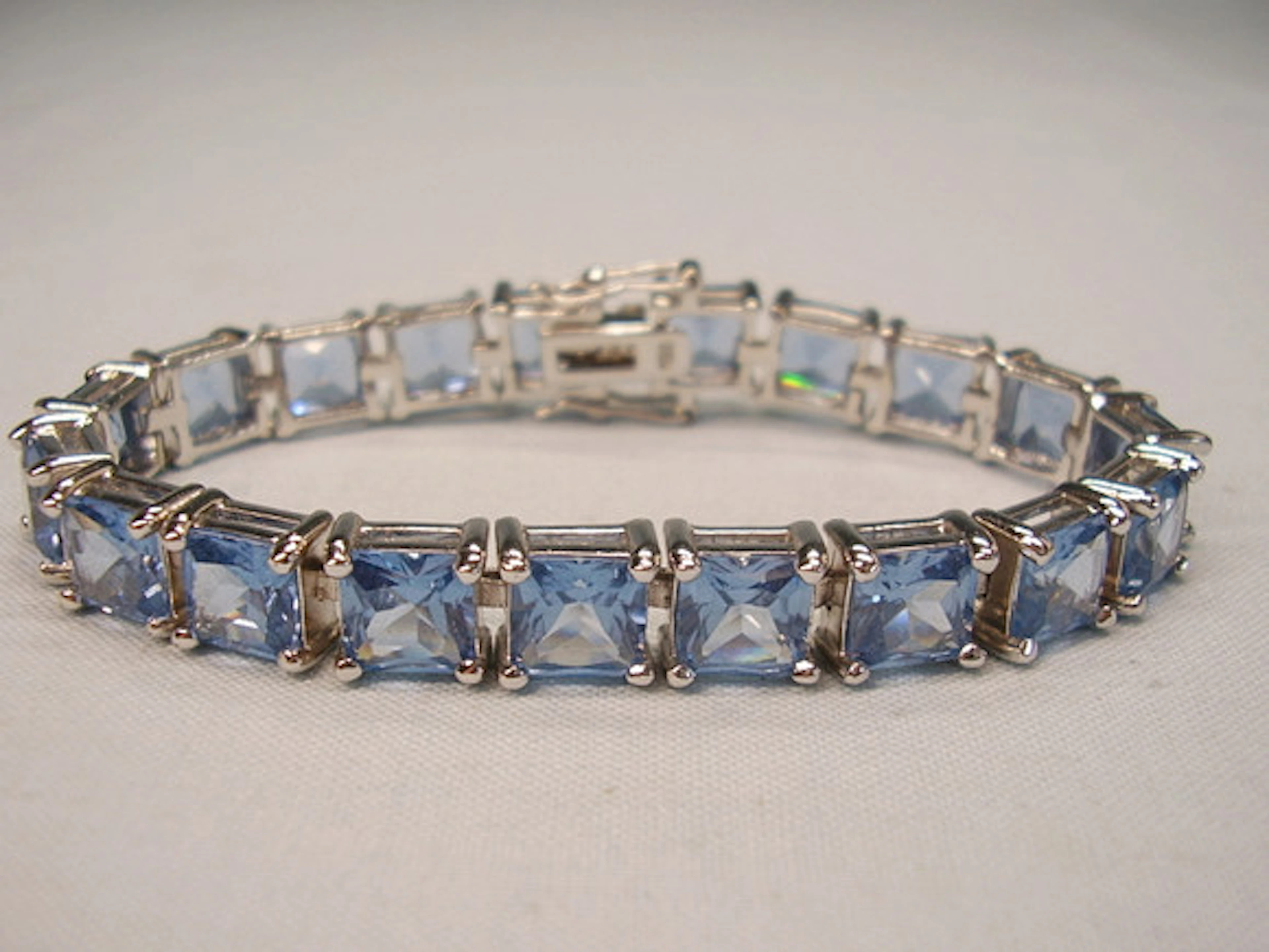 AQUAMARINE SPINELL ARMBAND 925 SILVER.