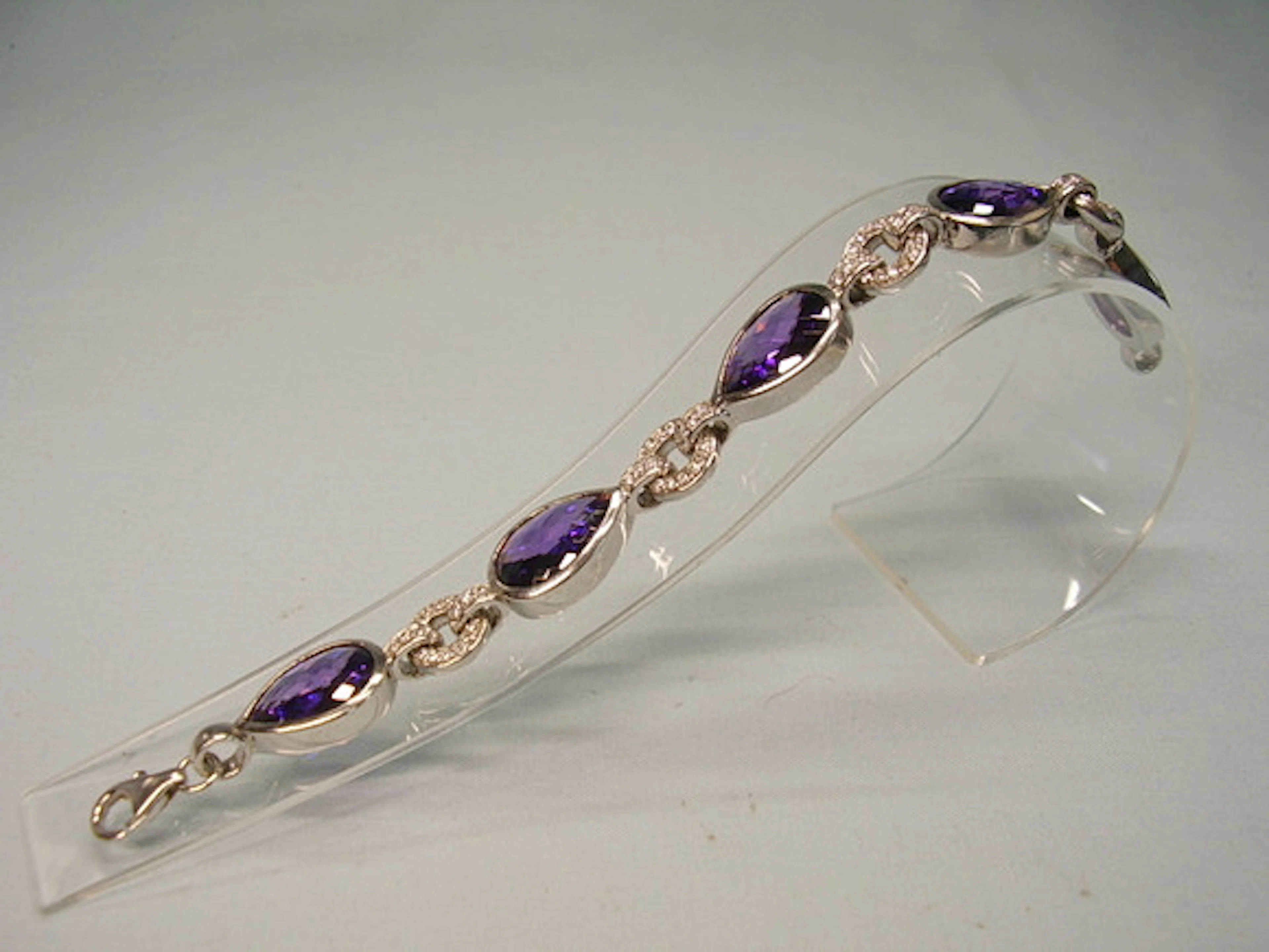 AMETHYST ARMBAND SILVER 925, Uttalande smy…