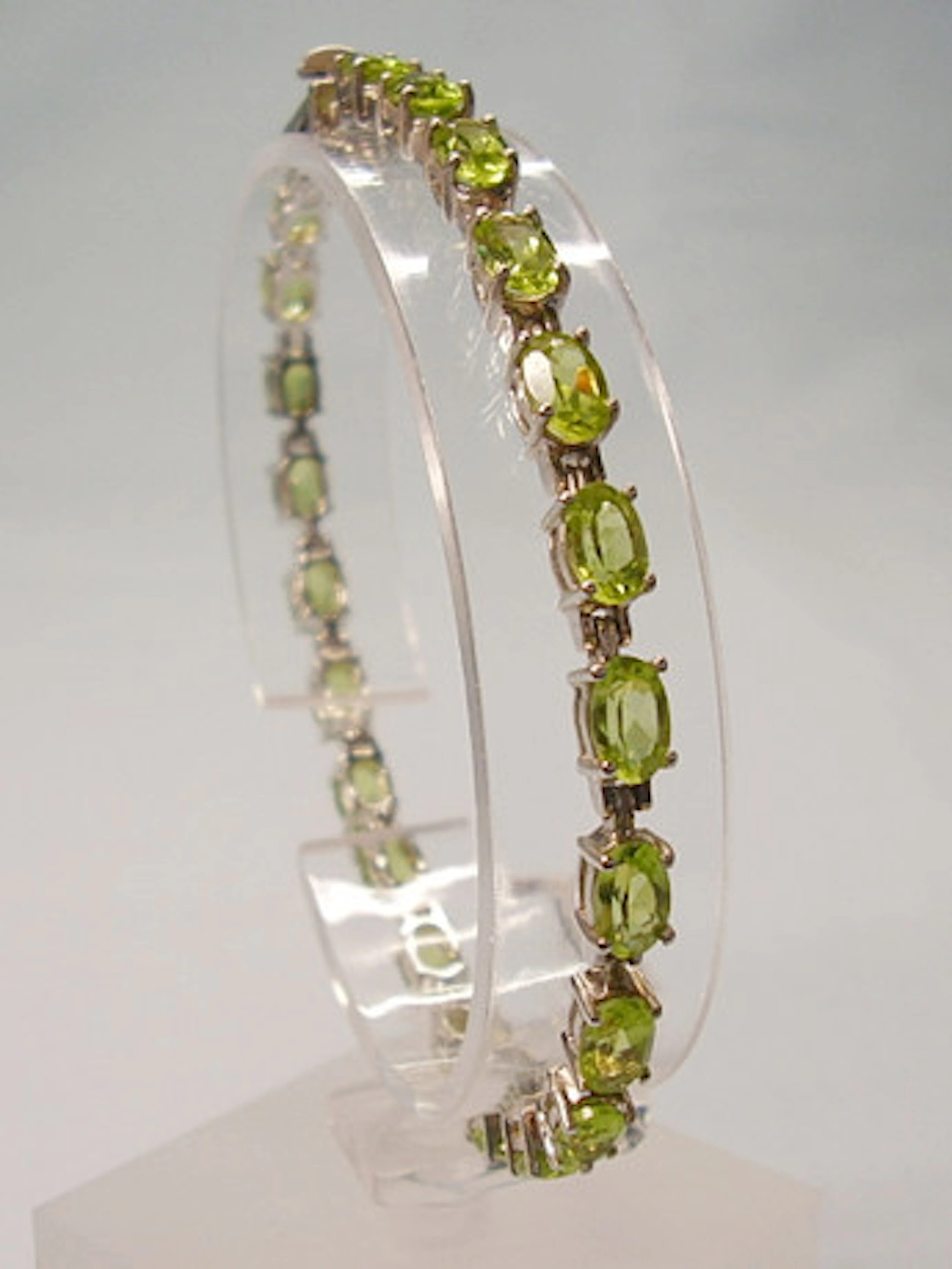 PERIDOT ARMBAND SILVER 8.5 ct. PERIDOTER.