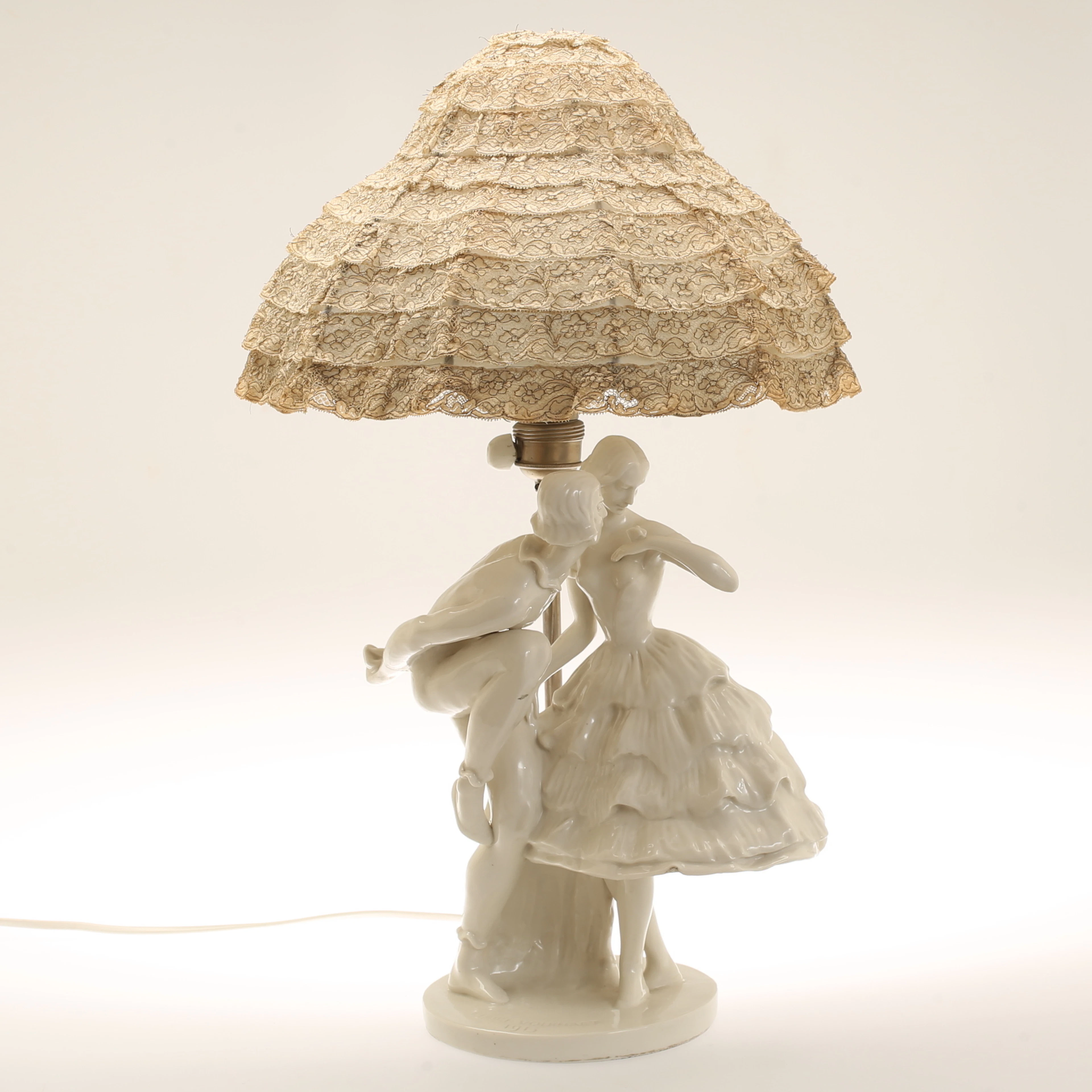 BORDSLAMPA, porslin, märkt Claire Volkhart 1913.