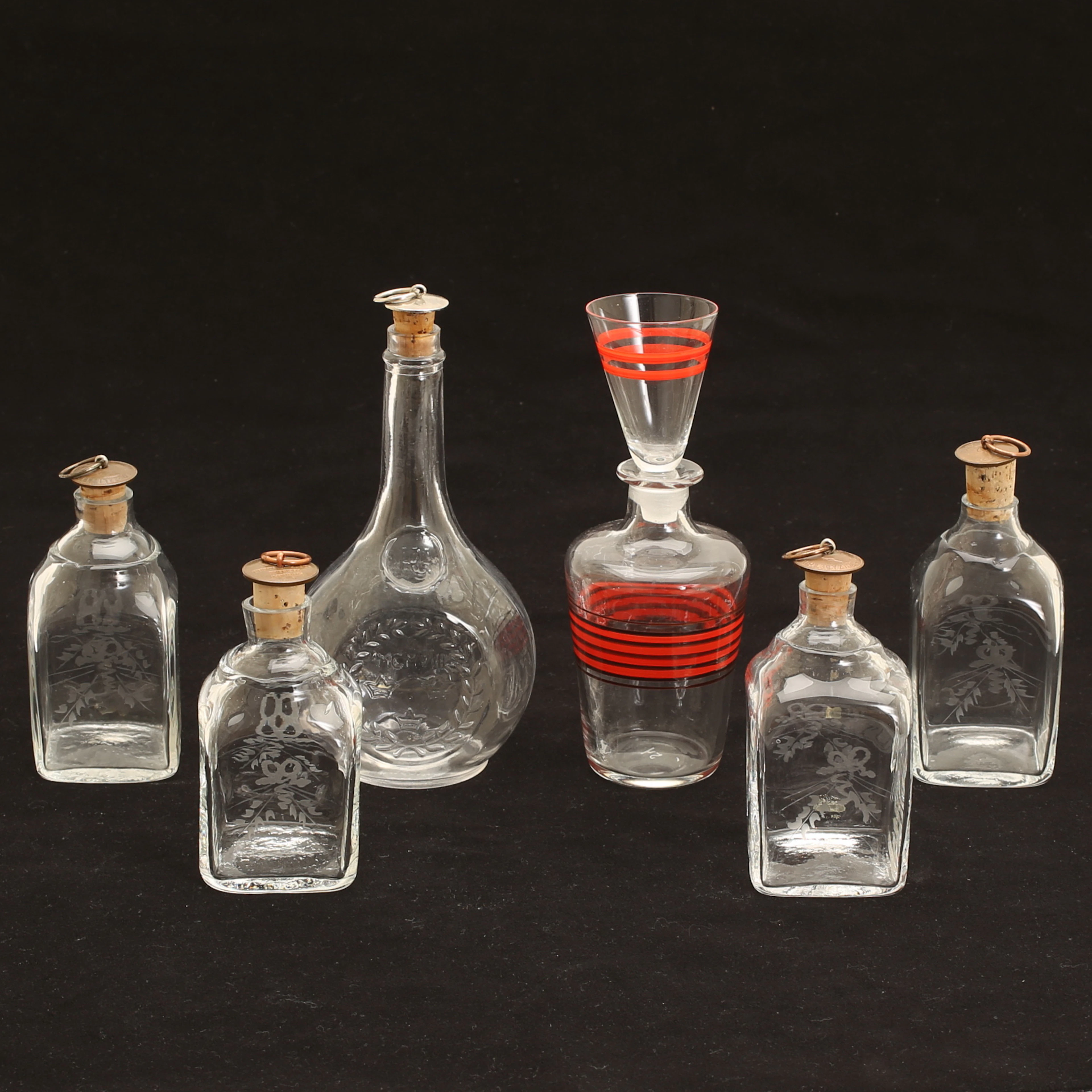 KARAFFER, 6 stycken, glas, 1900-tal.