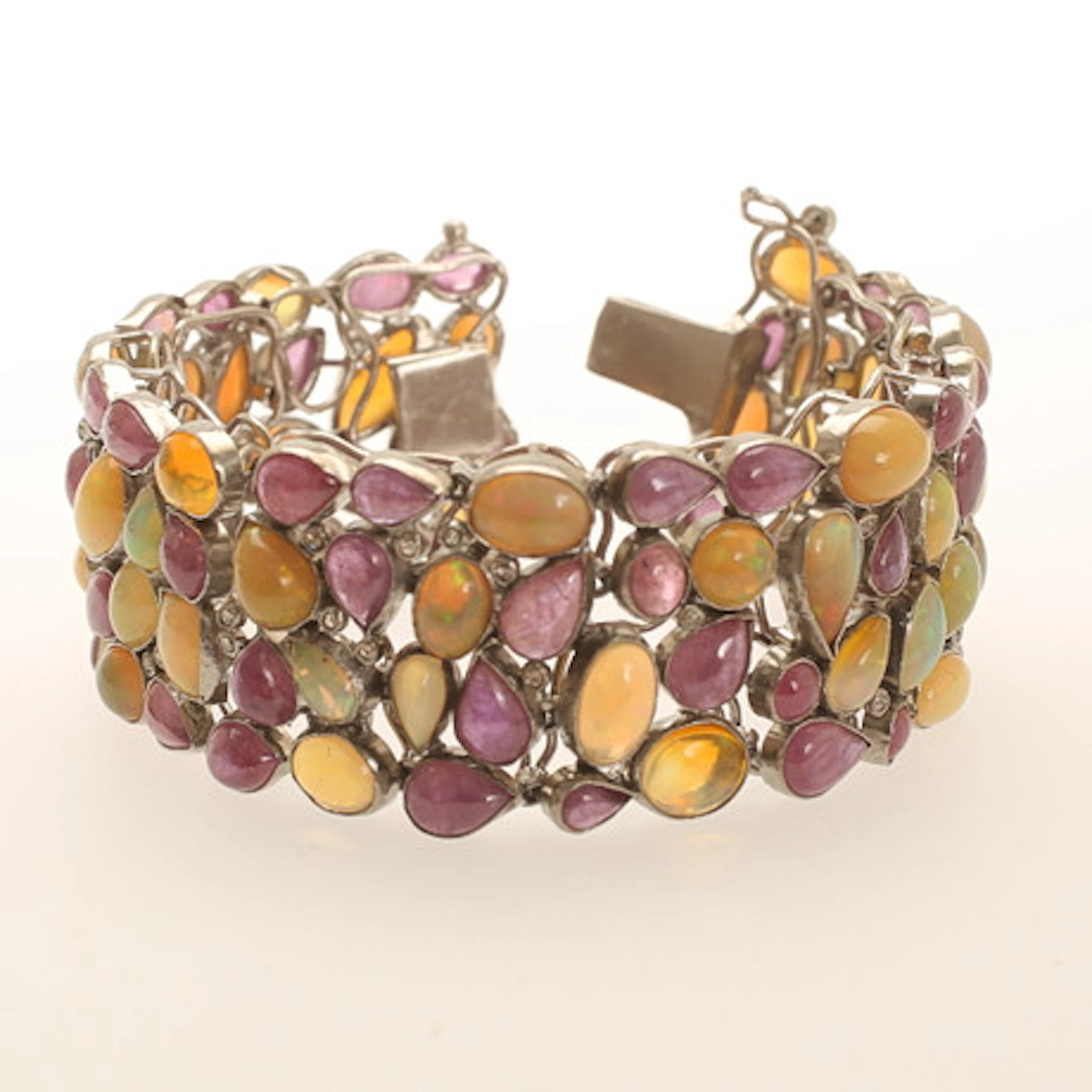 ARMBAND, silver med rubiner och opaler.