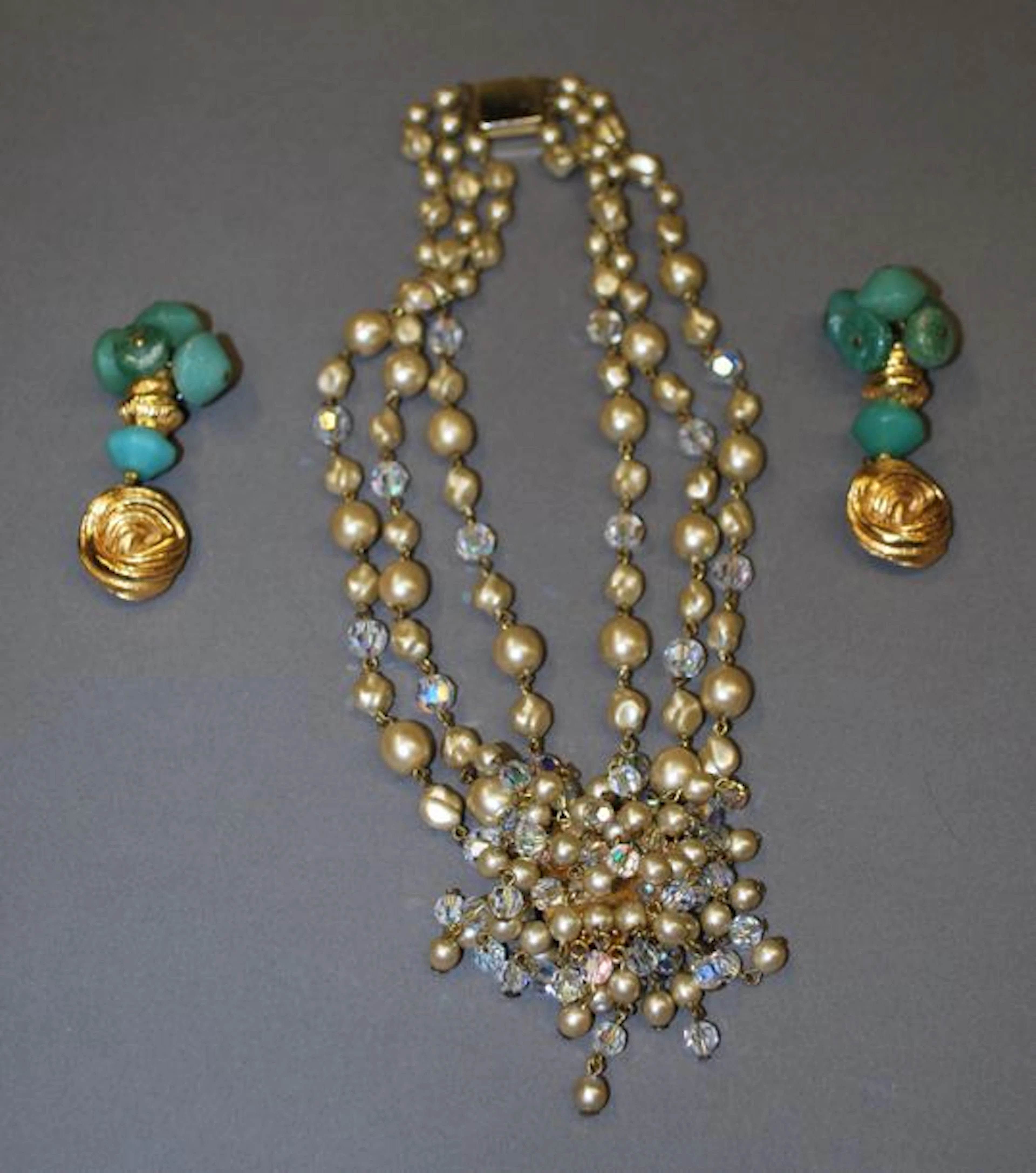 Ensemble fantaisie composé d'un collier GES…