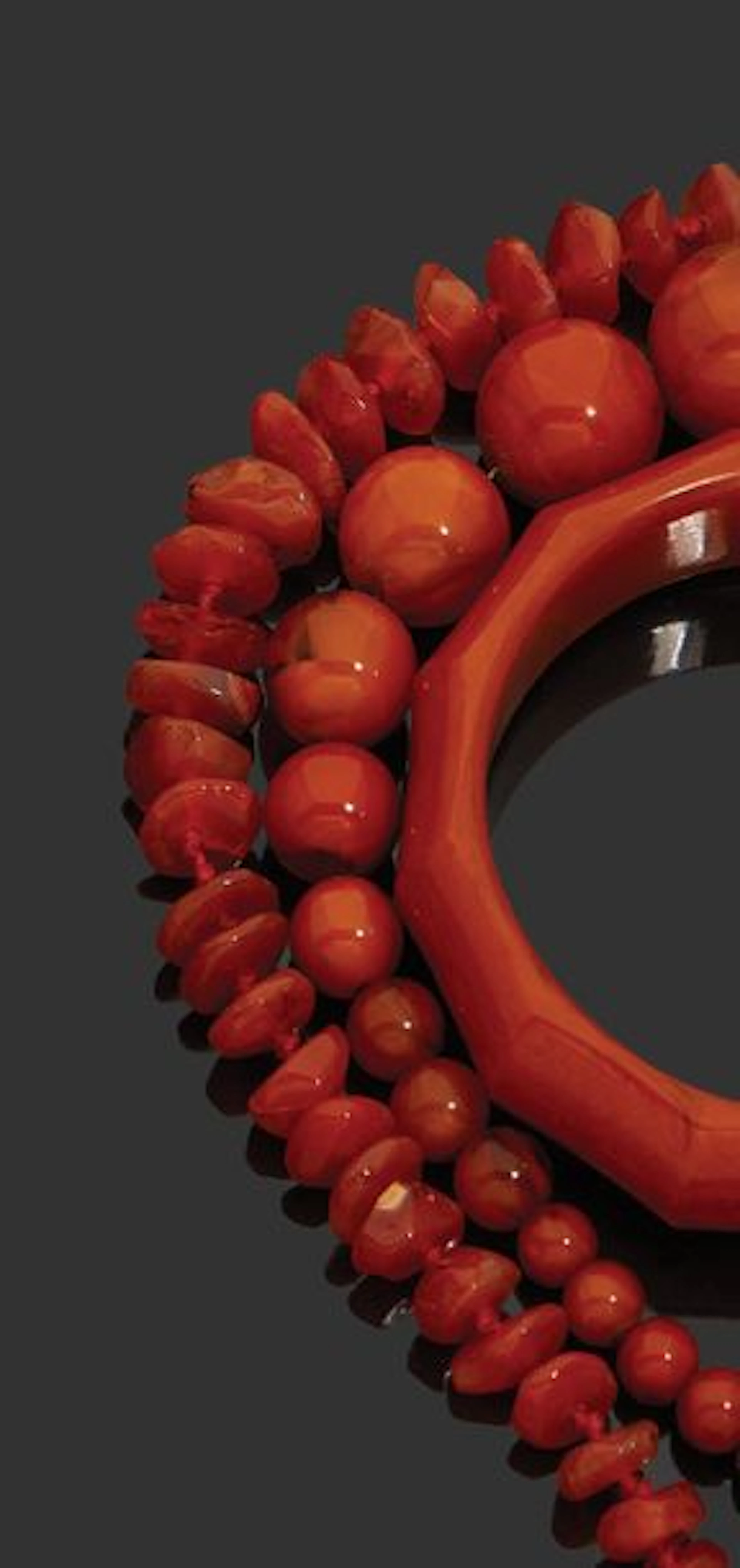 Ensemble comprenant deux colliers et un bracelet…