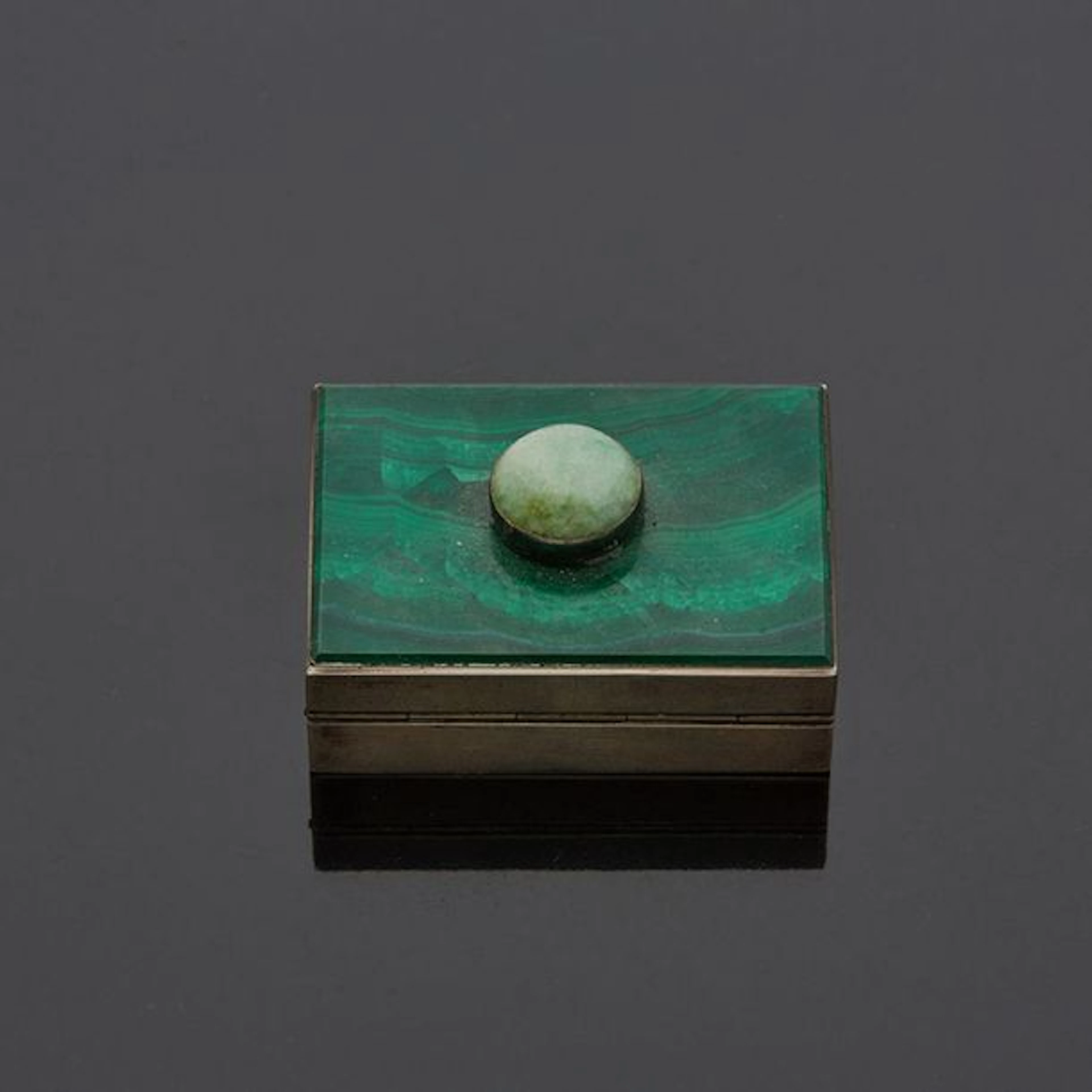 Petite boite en argent, le couvercle en malachite....