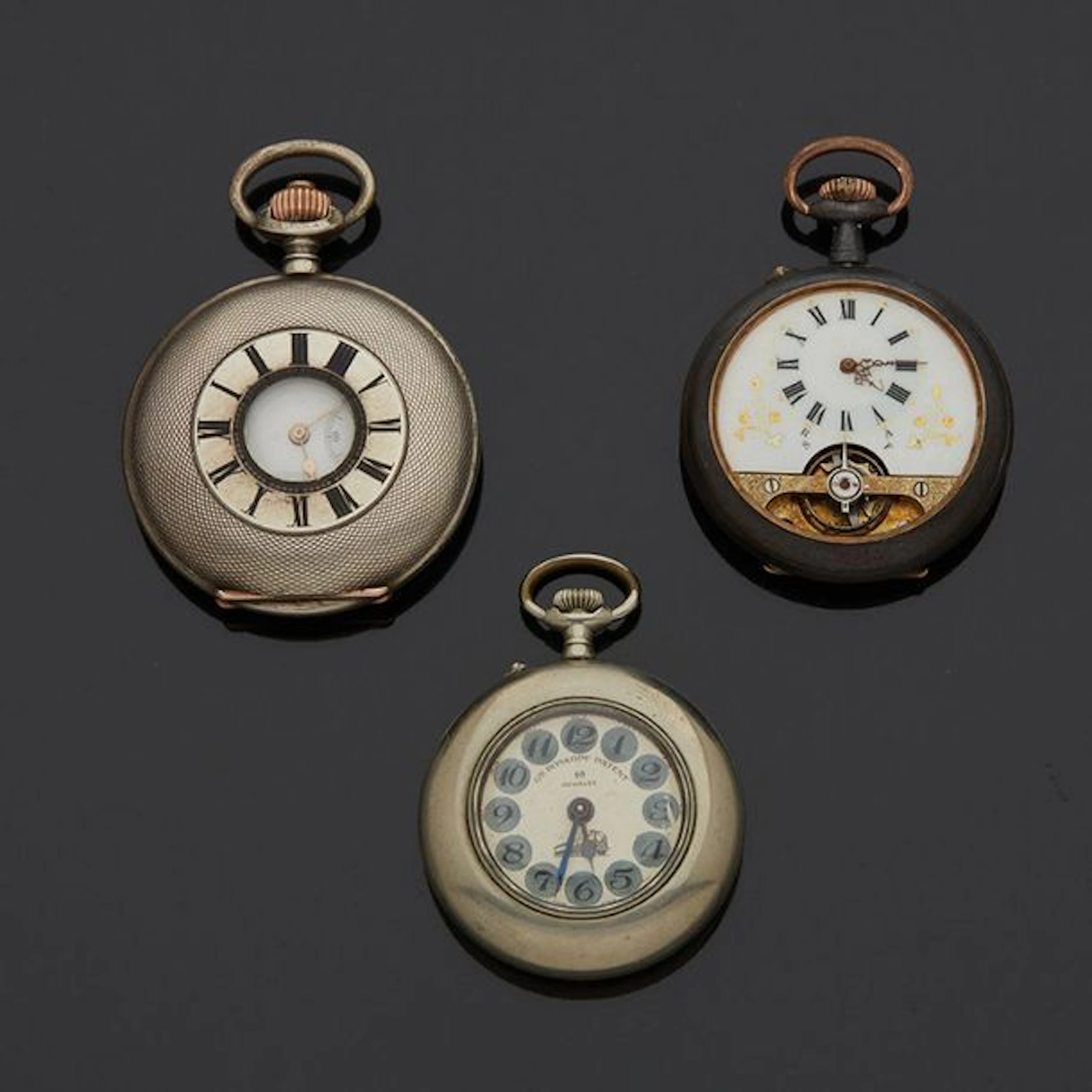 Trois montres de gousset a système en argent...