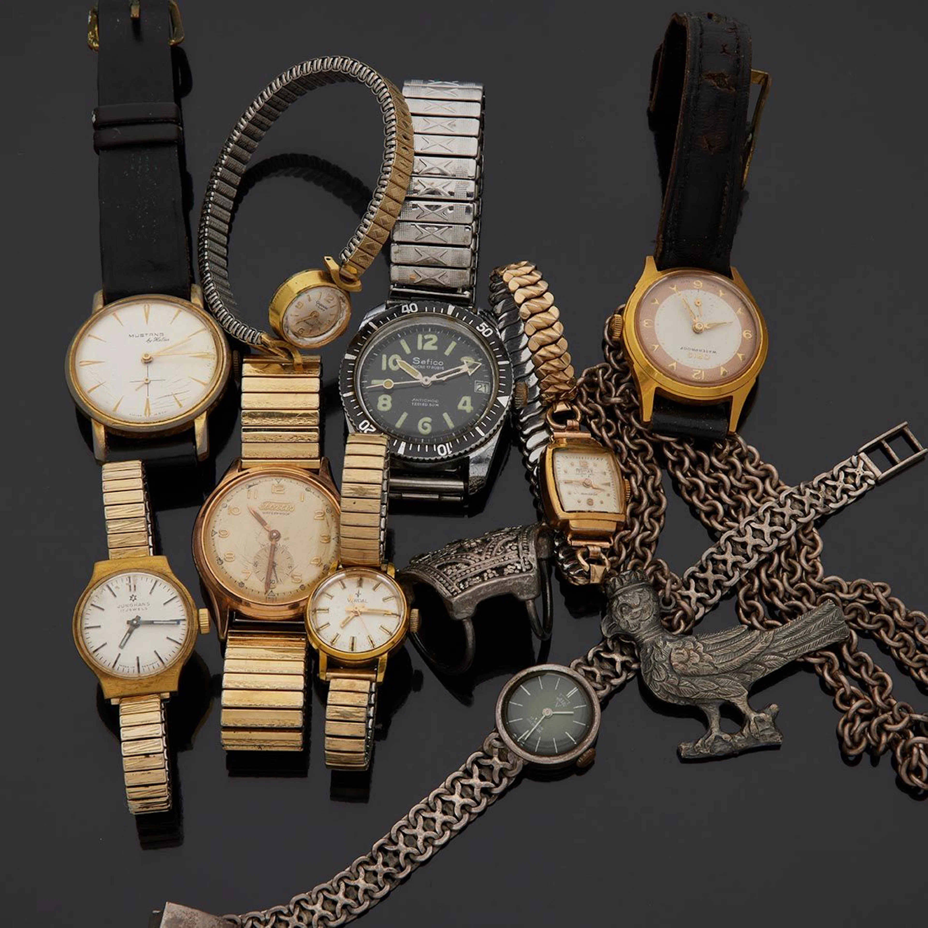 Ensemble de neuf montre bracelets d'homme... - Lot 204 - Delon - Hoebanx