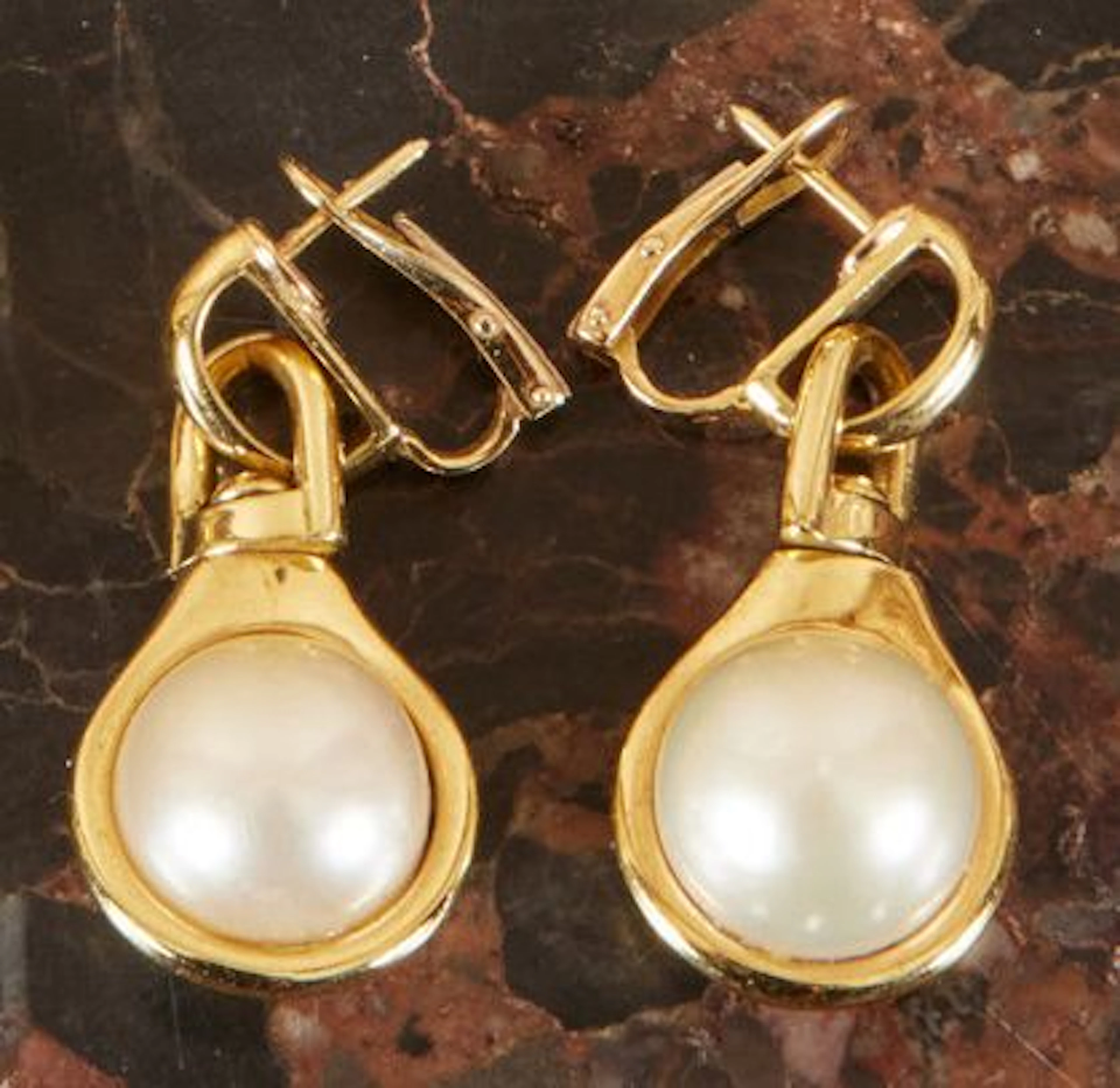 PAIRE DE BOUCLES D'OREILLES en or jaune 750... - Lot 164 - Delon - Hoebanx