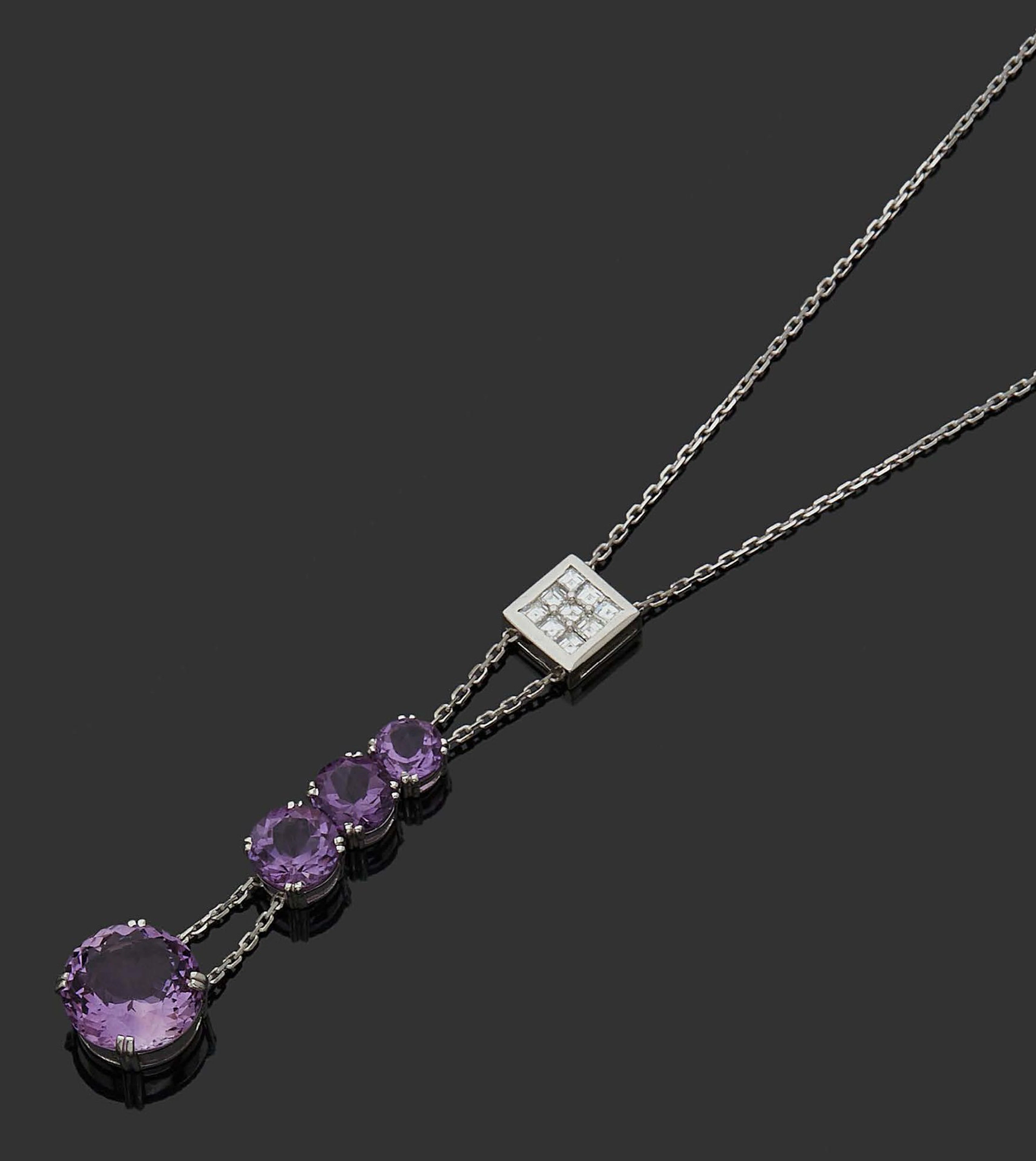 COLLIER en or gris 18K (750) retenant un... - Lot 202 - Delon - Hoebanx