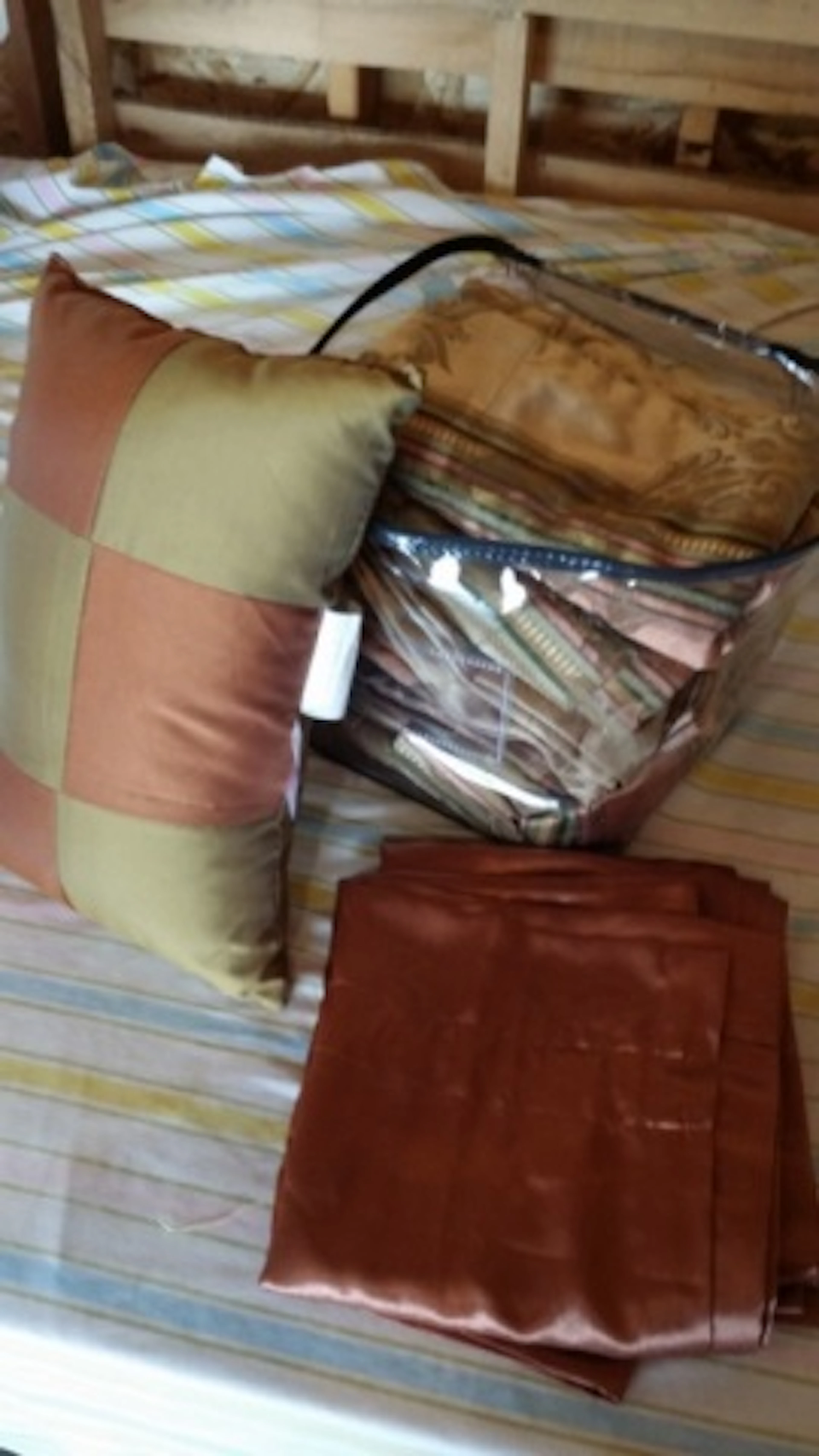 Curtain lots