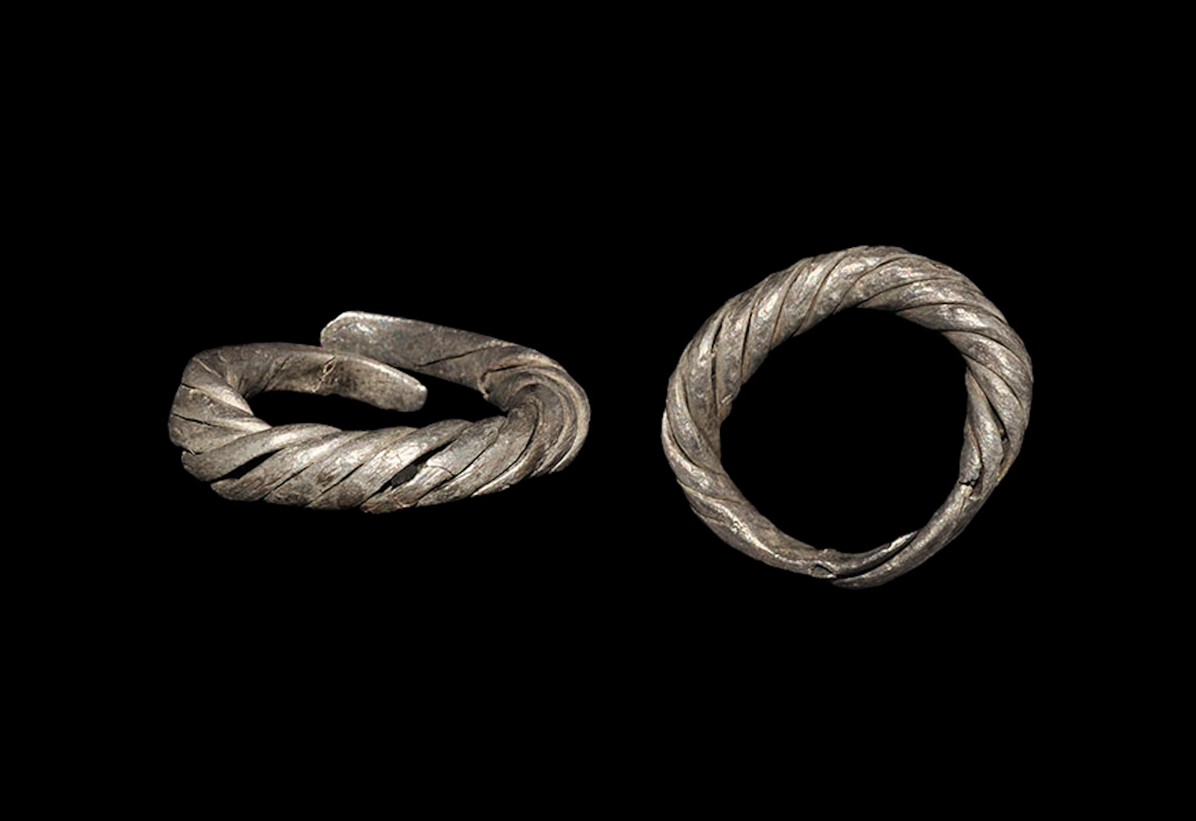 Viking Twisted Expandable Ring