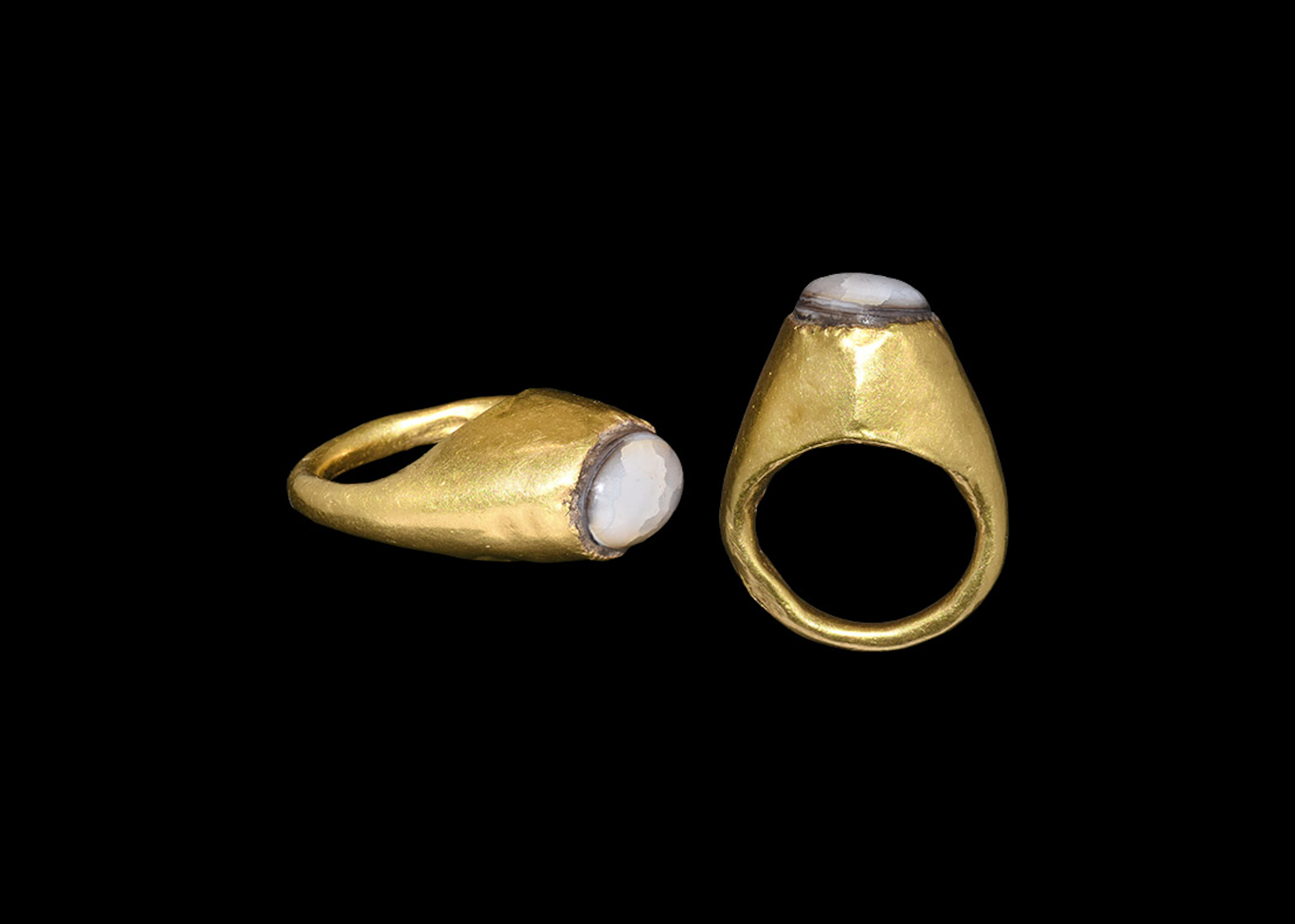Roman Gold Ring with Cabochon