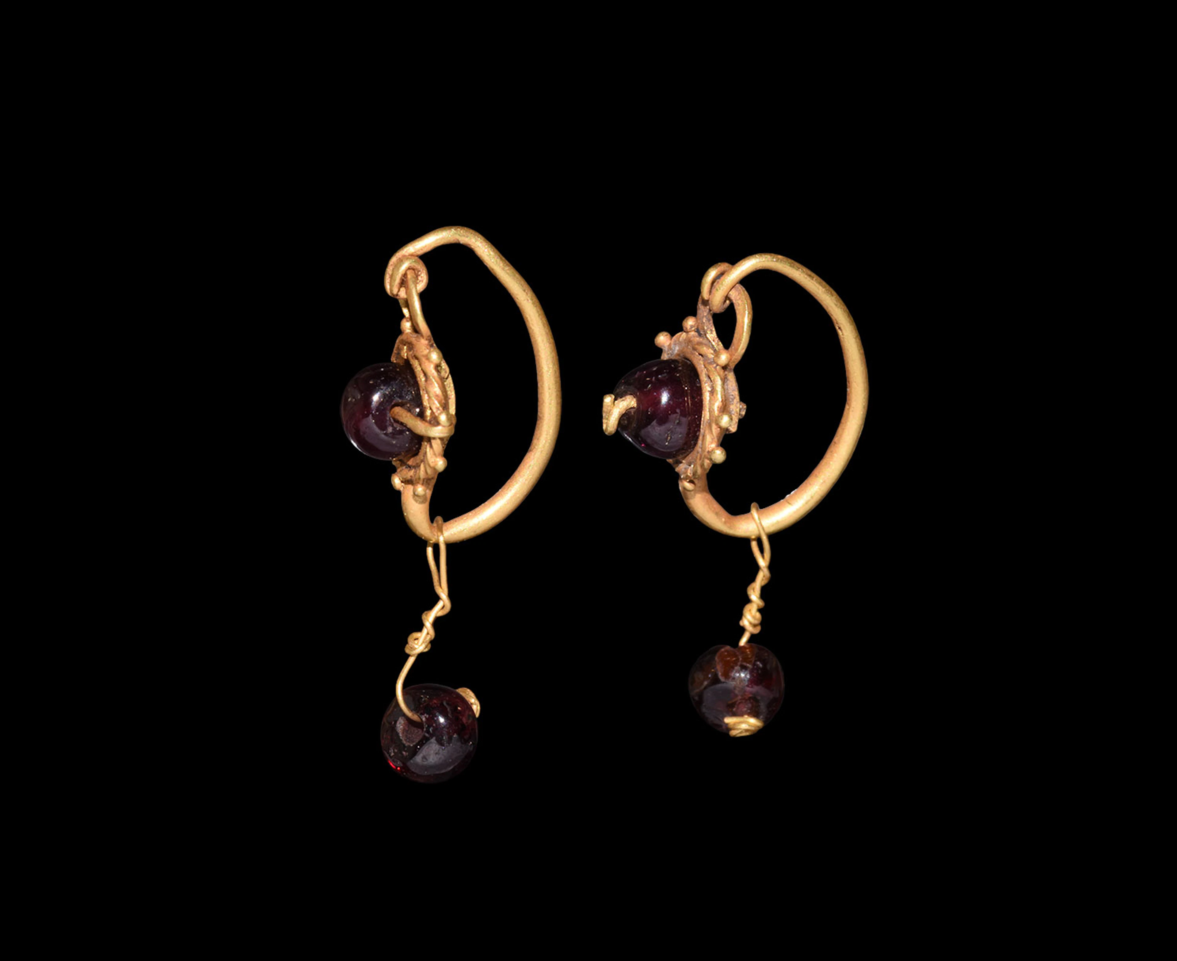 Roman Gold Earrings with Garnets