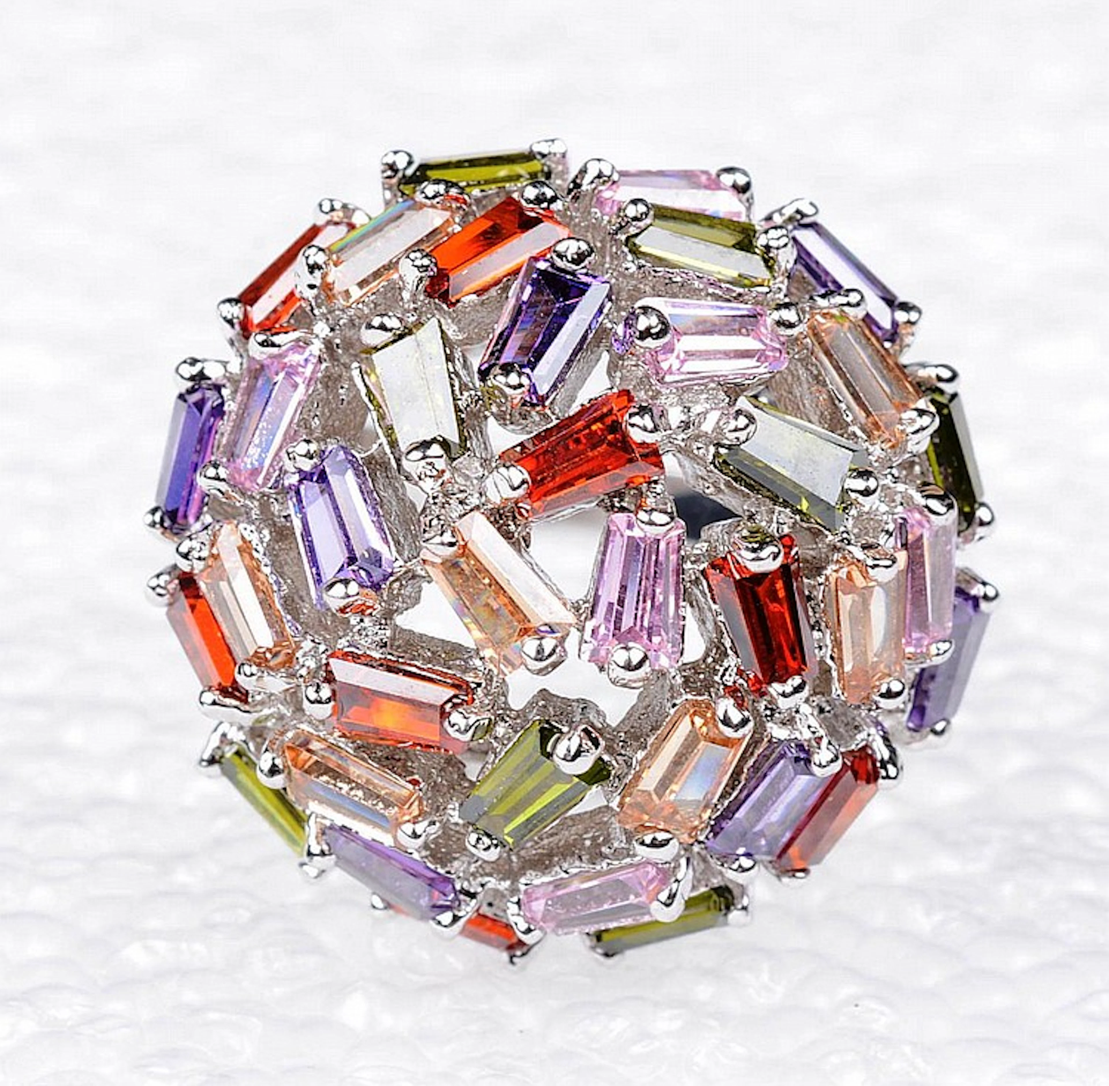 Bague en argent sertie de pierres semi-précieuses