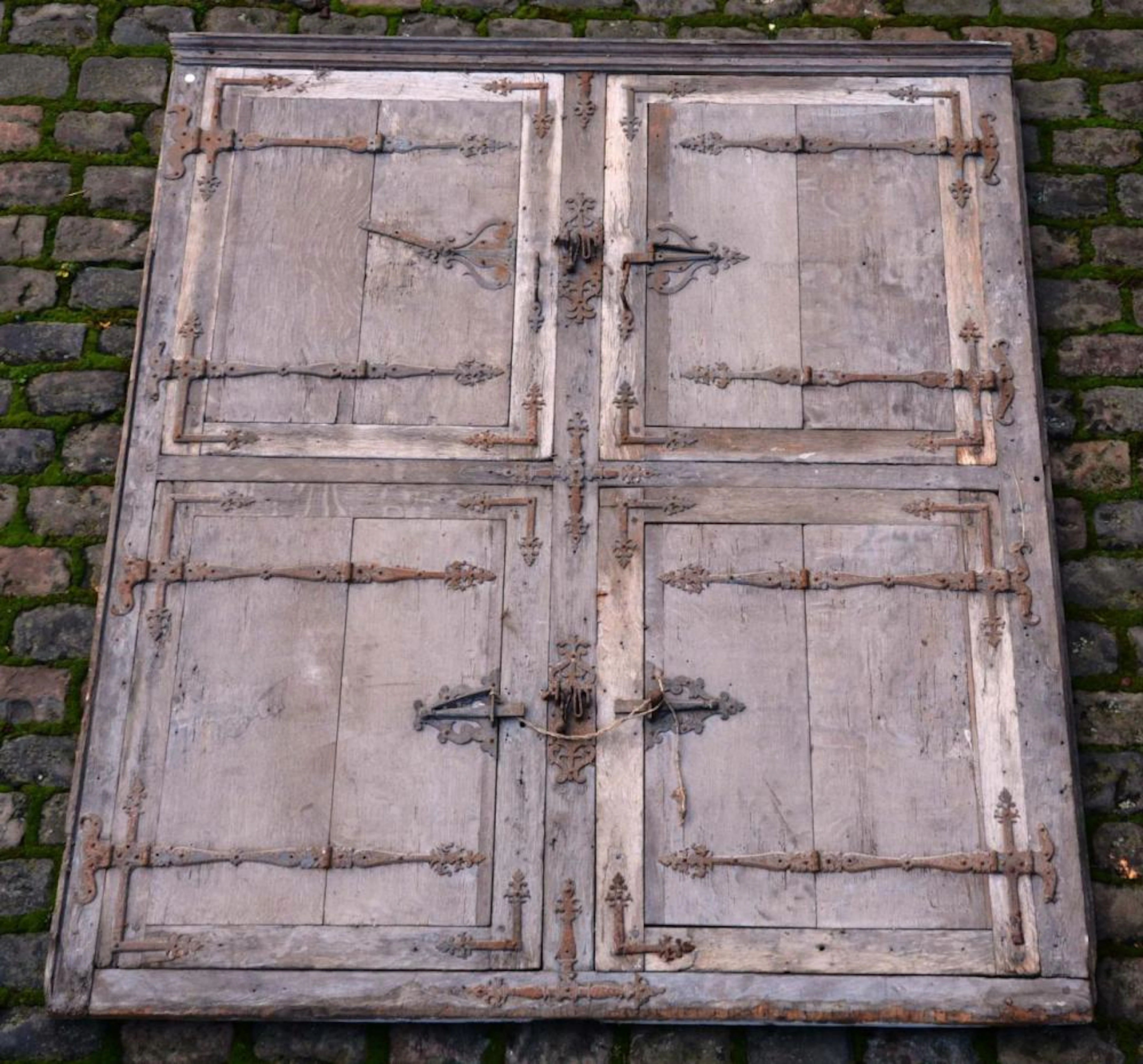 Encadrement ancien de façade