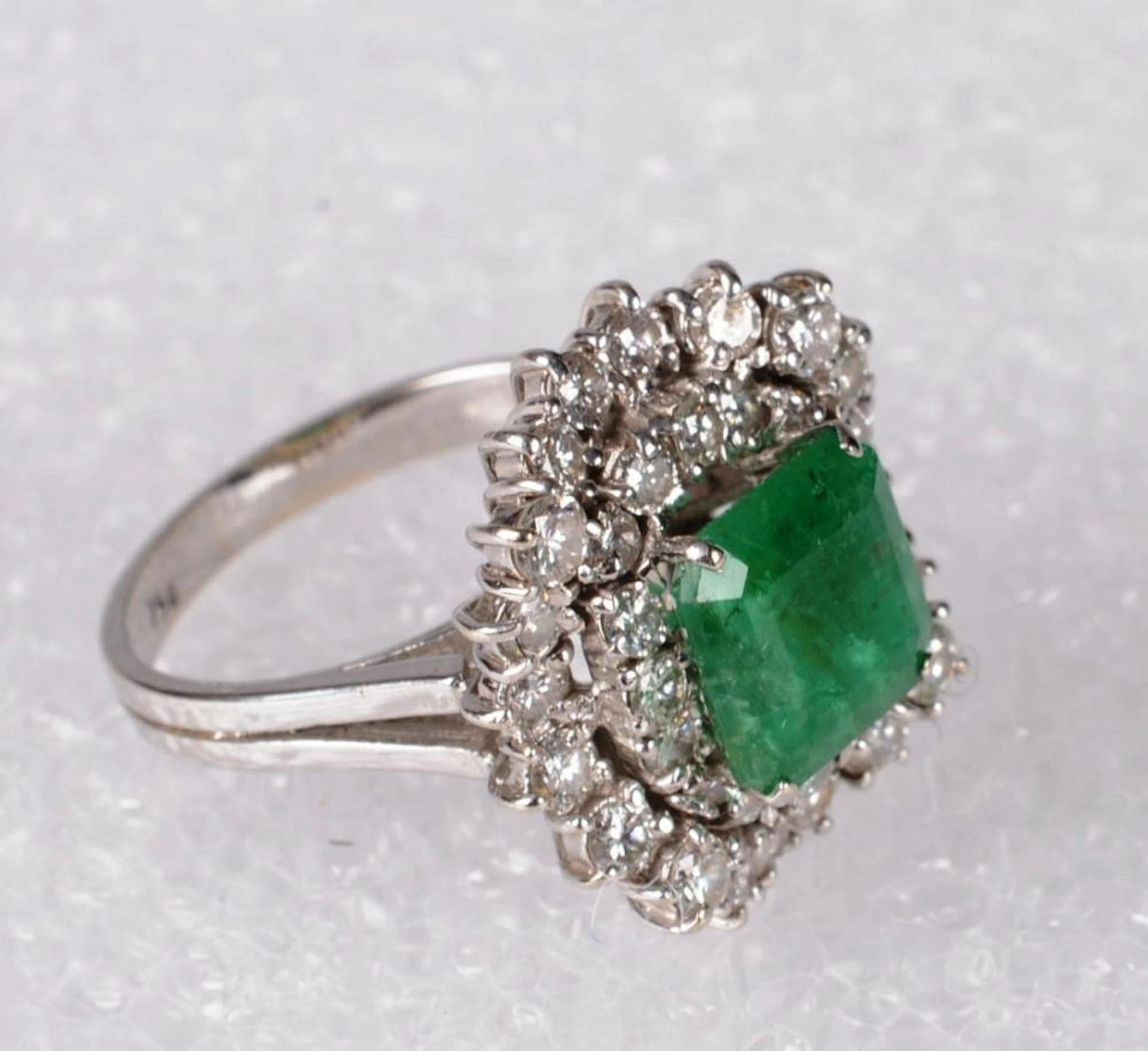 Bague panier émeraude et brillants