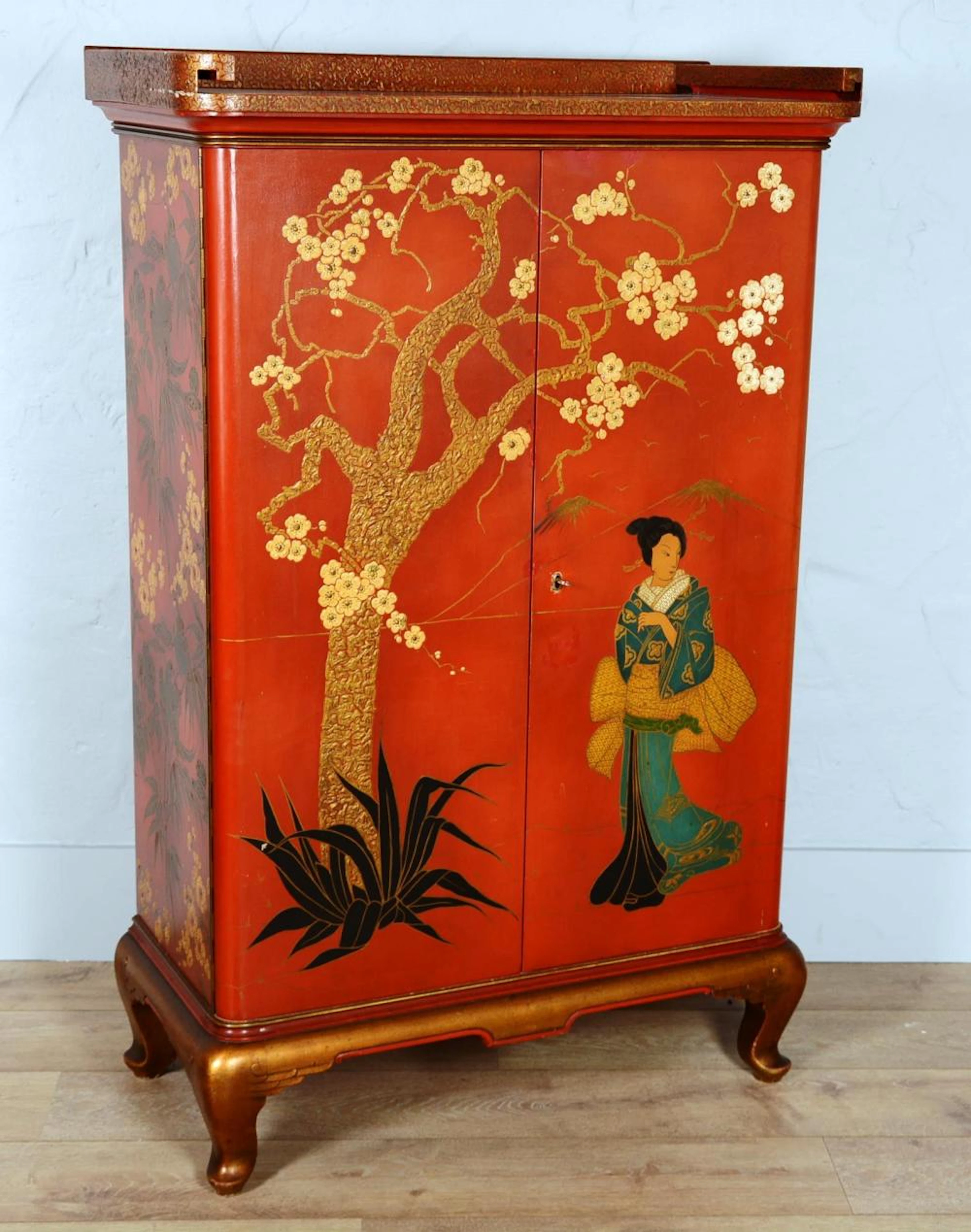 Joli meuble de style chinois