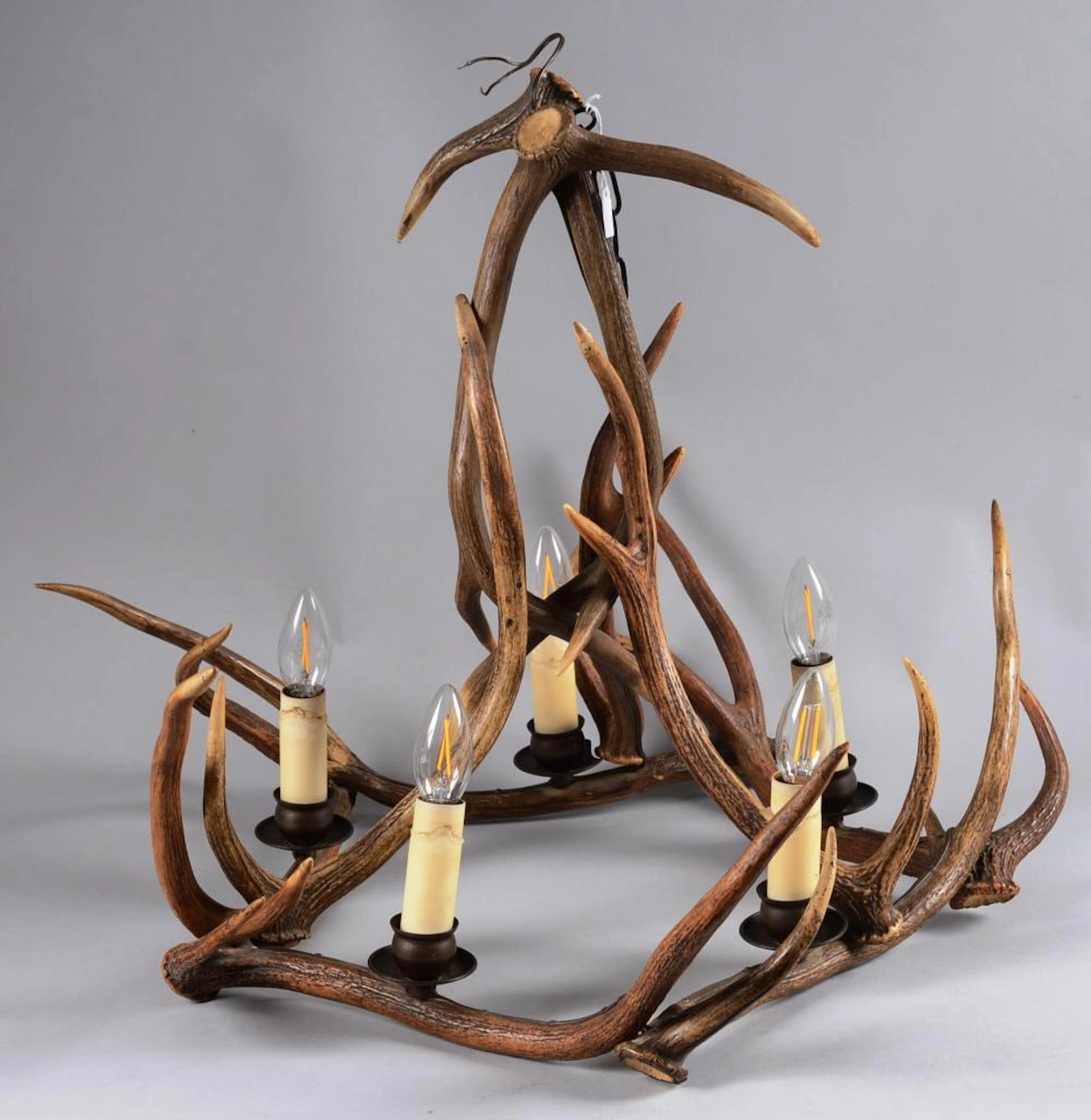 Lustre en bois de cervidé